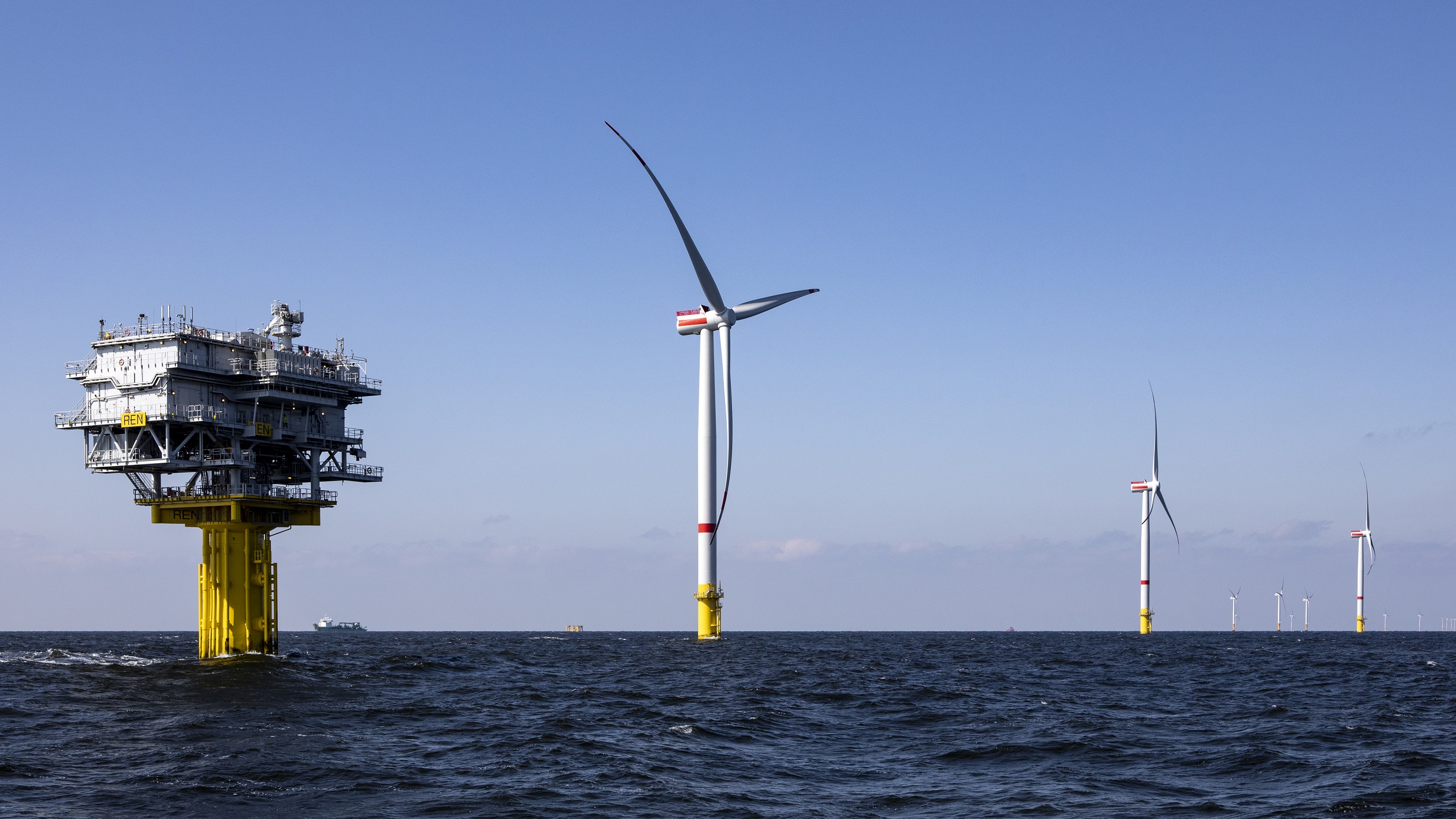 Éolien flottant : 13 éoliennes et presque un milliard de budget pour le parc de Bretagne Sud