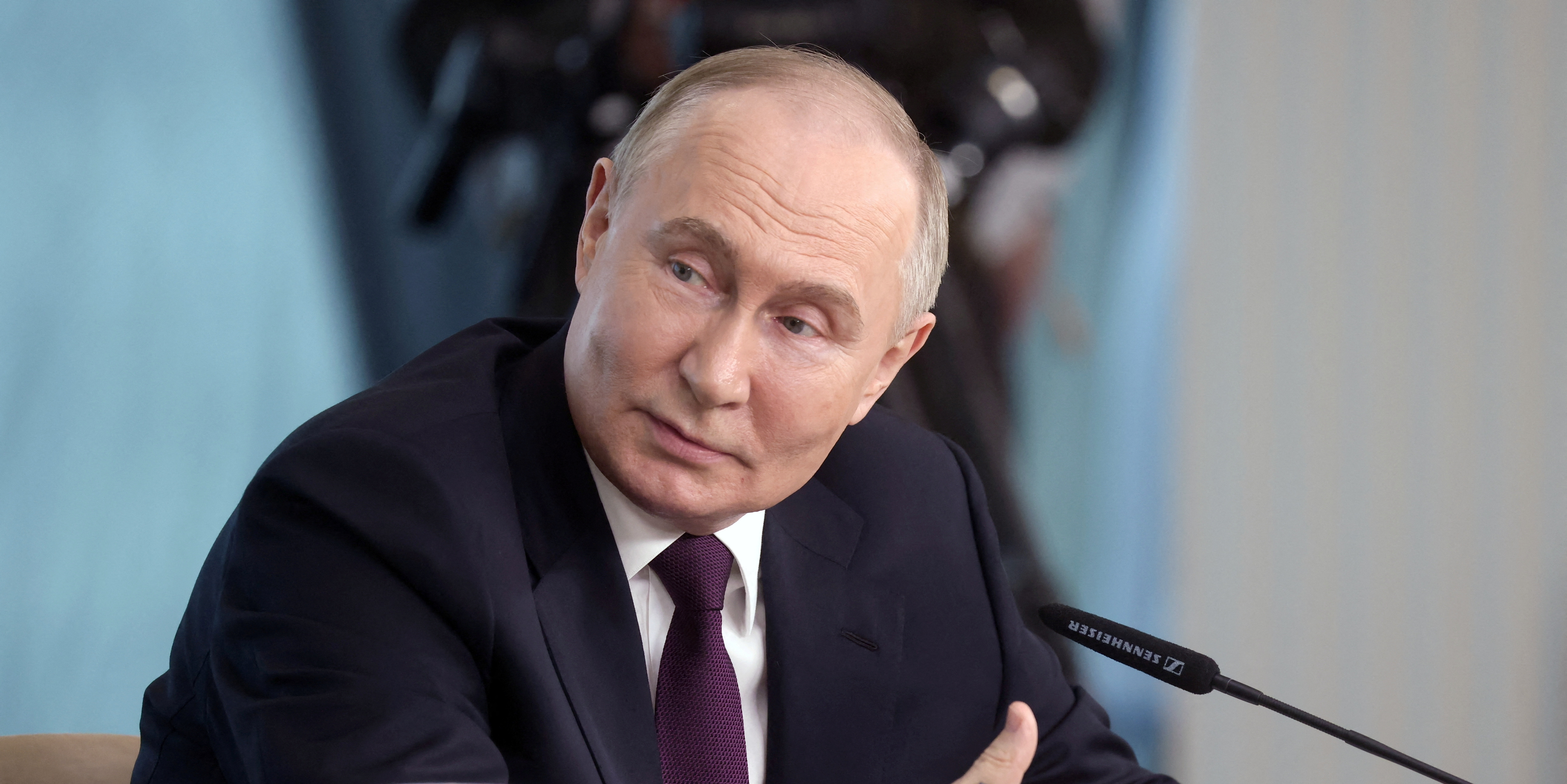 En Russie, Vladimir Poutine menace de livrer des armes à des pays tiers pour frapper les intérêts occidentaux