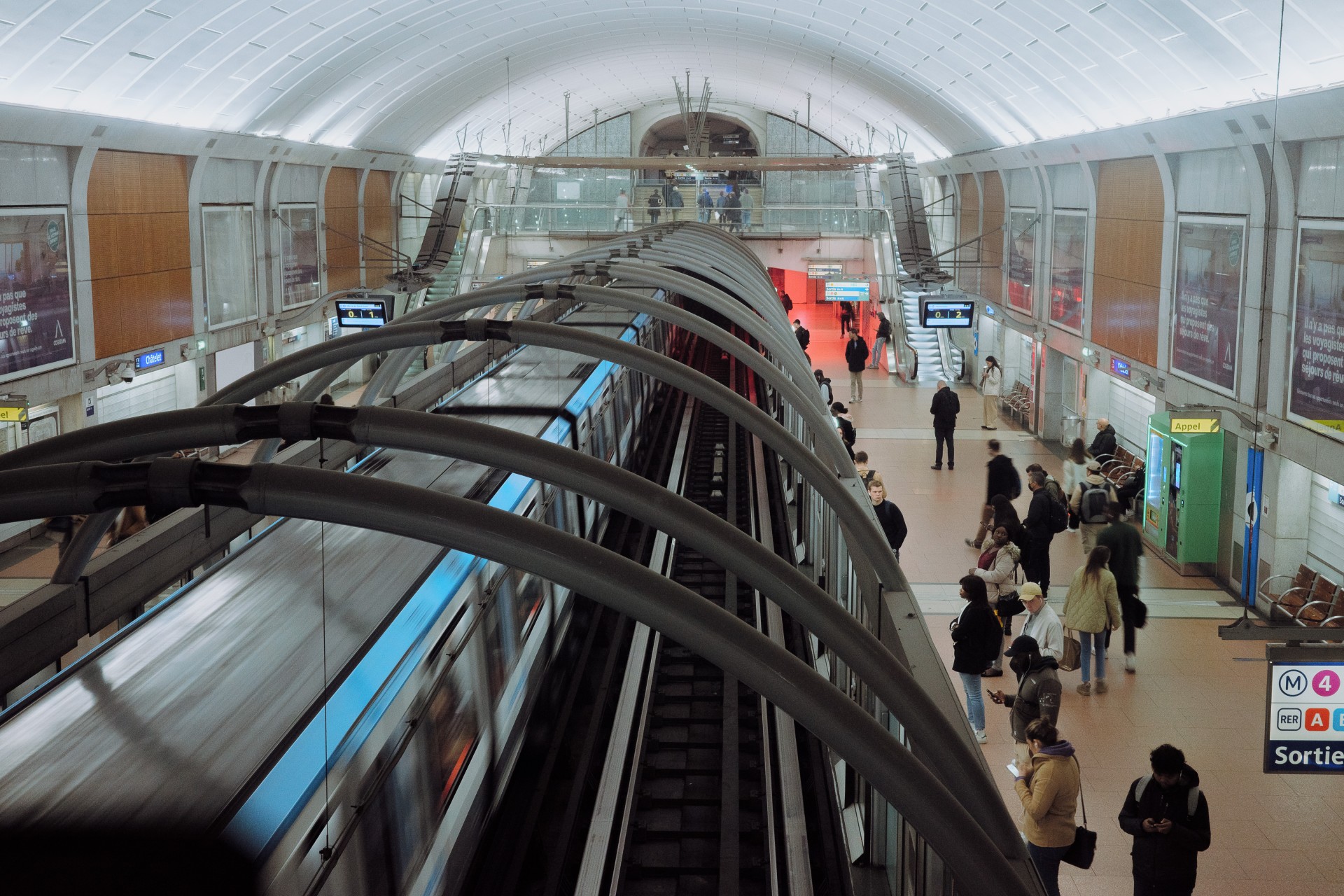 Métro du Grand Paris : le prolongement de la ligne 14 entre en service, jusqu'à un million de voyageurs par jour attendus