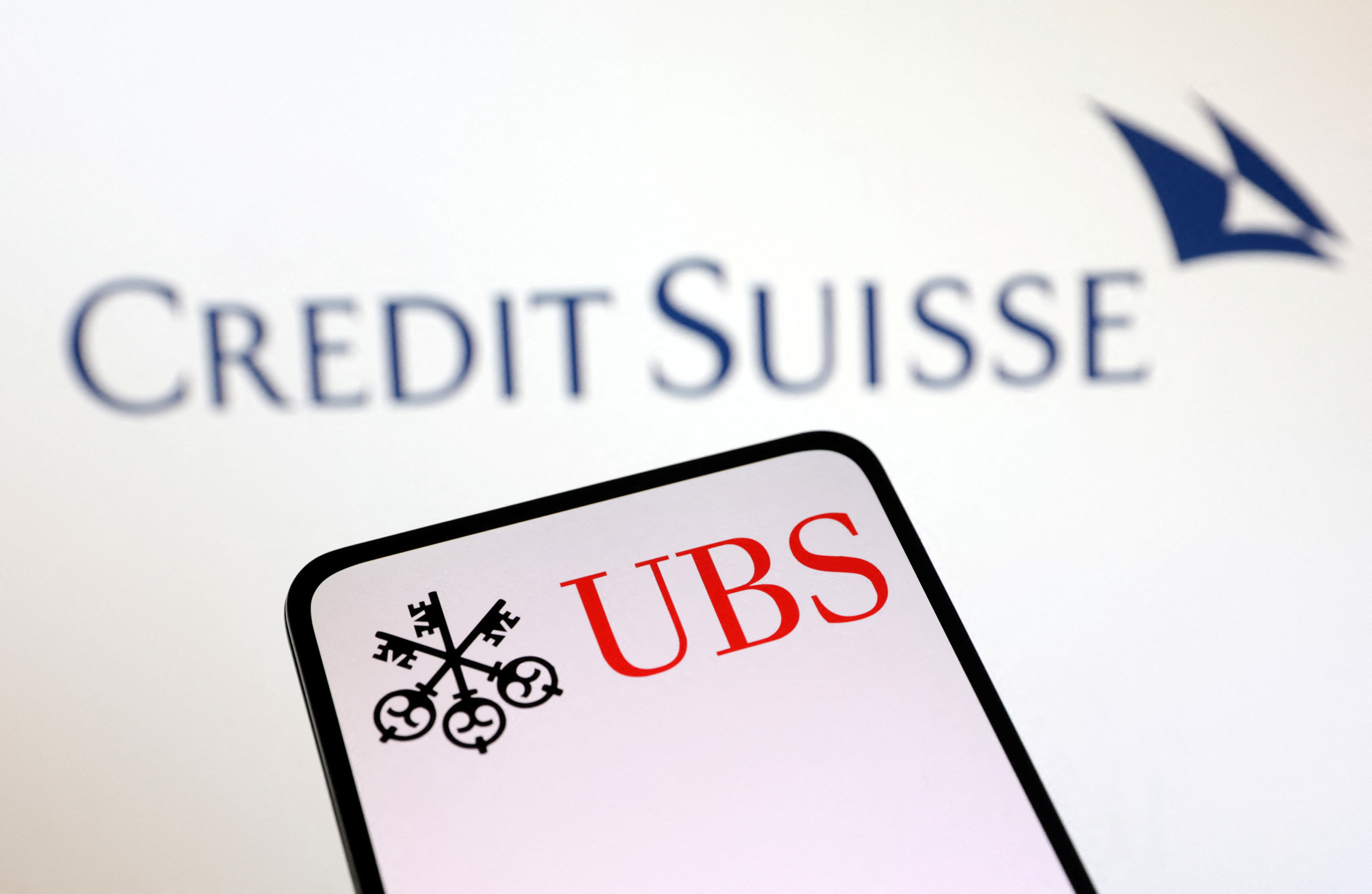 UBS acte sa fusion avec la branche helvétique de Credit Suisse, et espère réduire ses coûts