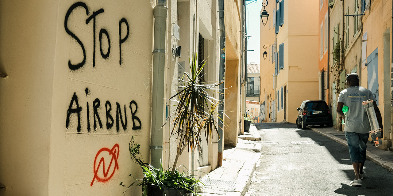 Airbnb : 26 hôteliers français assignent la plateforme pour « concurrence déloyale » et lui réclament 9 millions d'euros