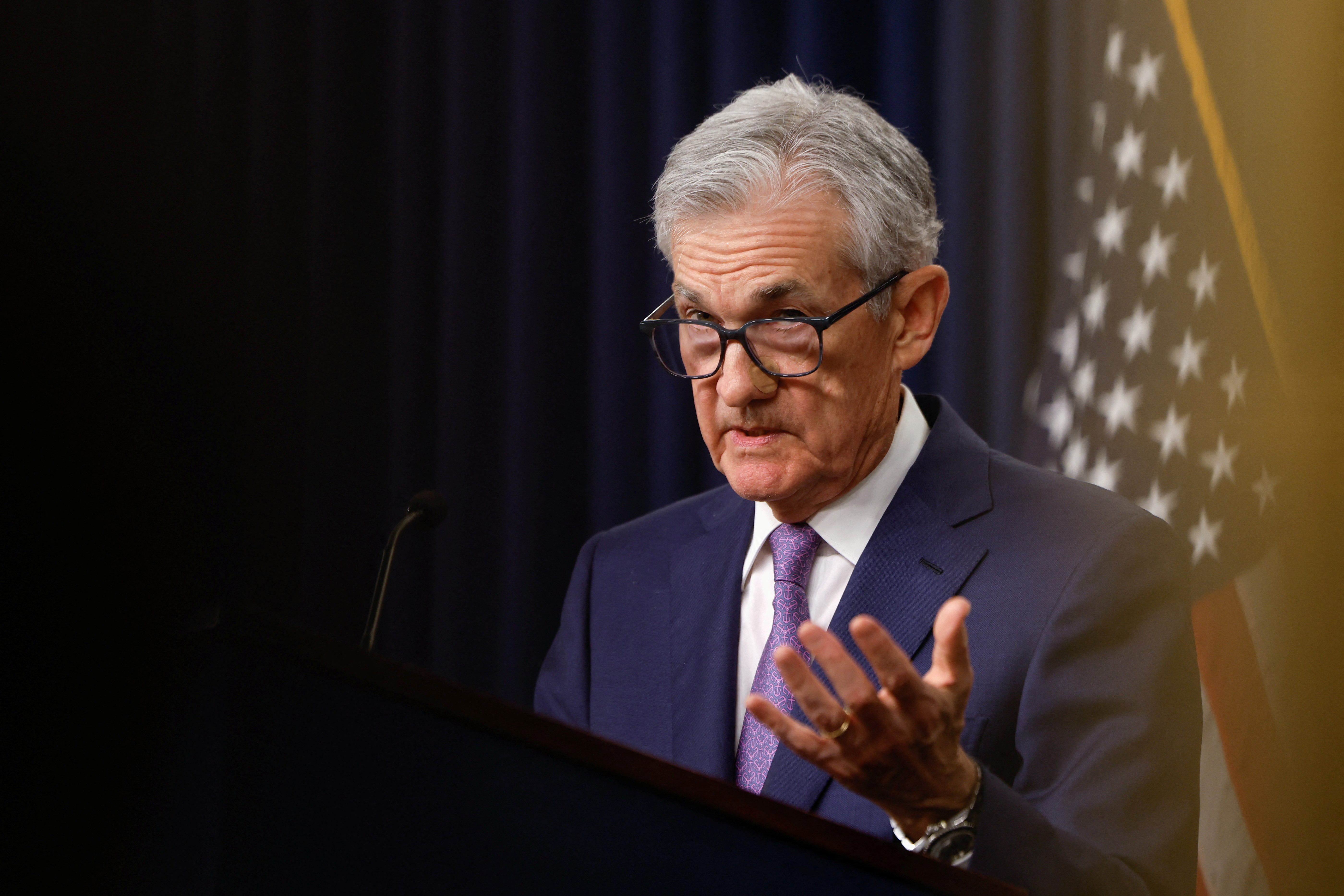 Taux d'intérêt : le patron de la Fed veut « prendre son temps » avant d'envisager une baisse