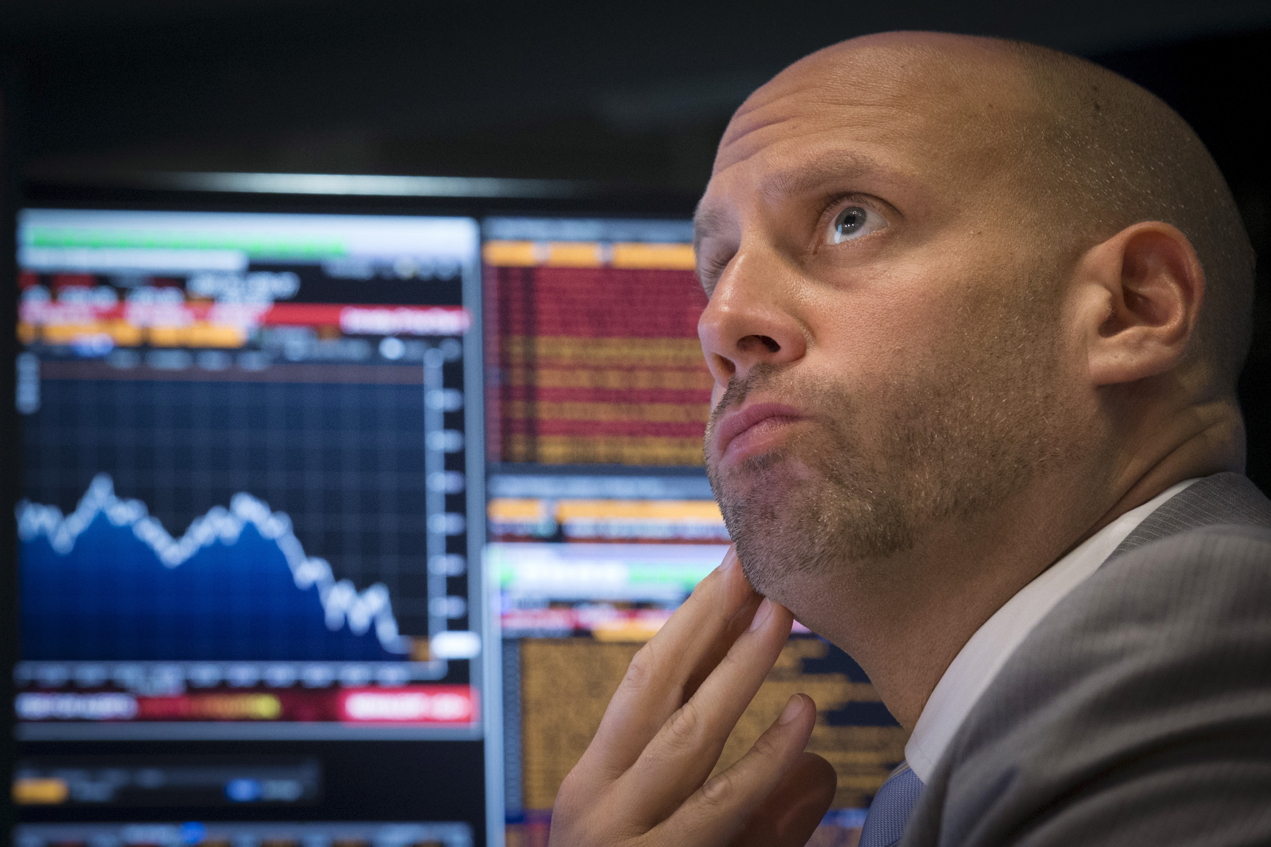 Après un « lundi noir », les Bourses mondiales restent hésitantes, le CAC 40 termine dans le rouge