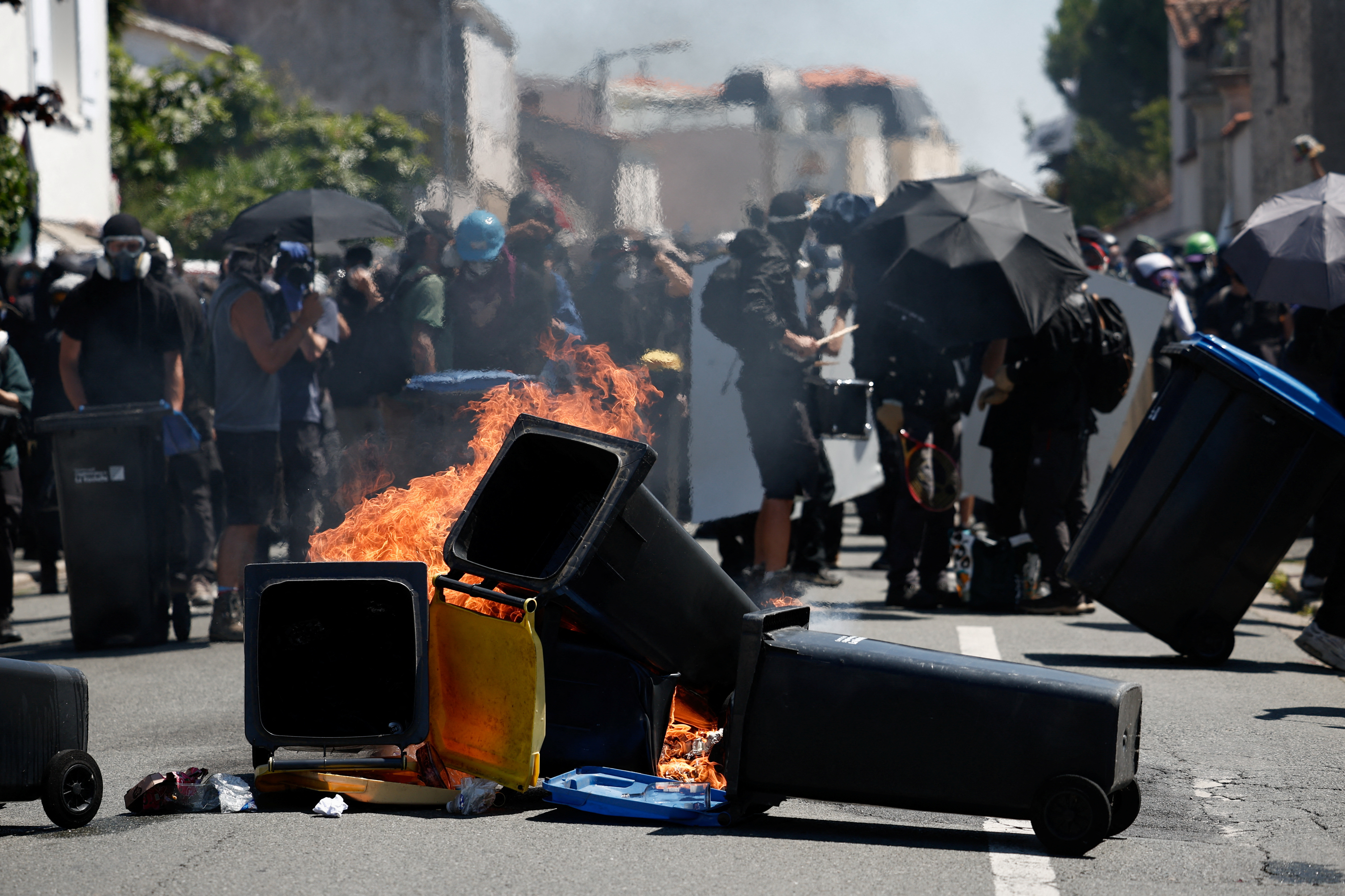 Mégabassines : une seconde manifestation marquée par quelques tensions à La Rochelle