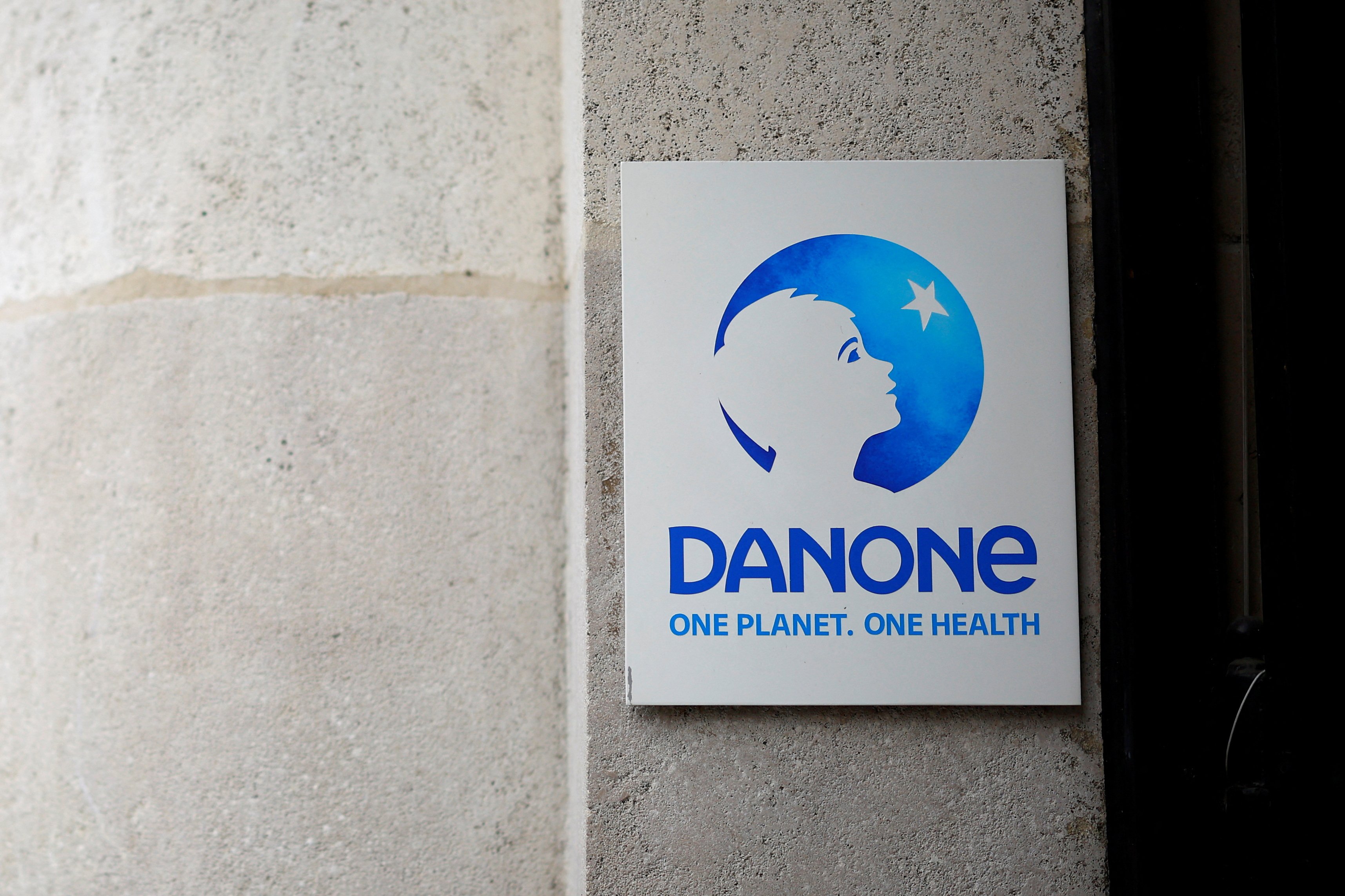 Danone : les ventes portées par une hausse des volumes en 2024, du jamais vu en dix ans