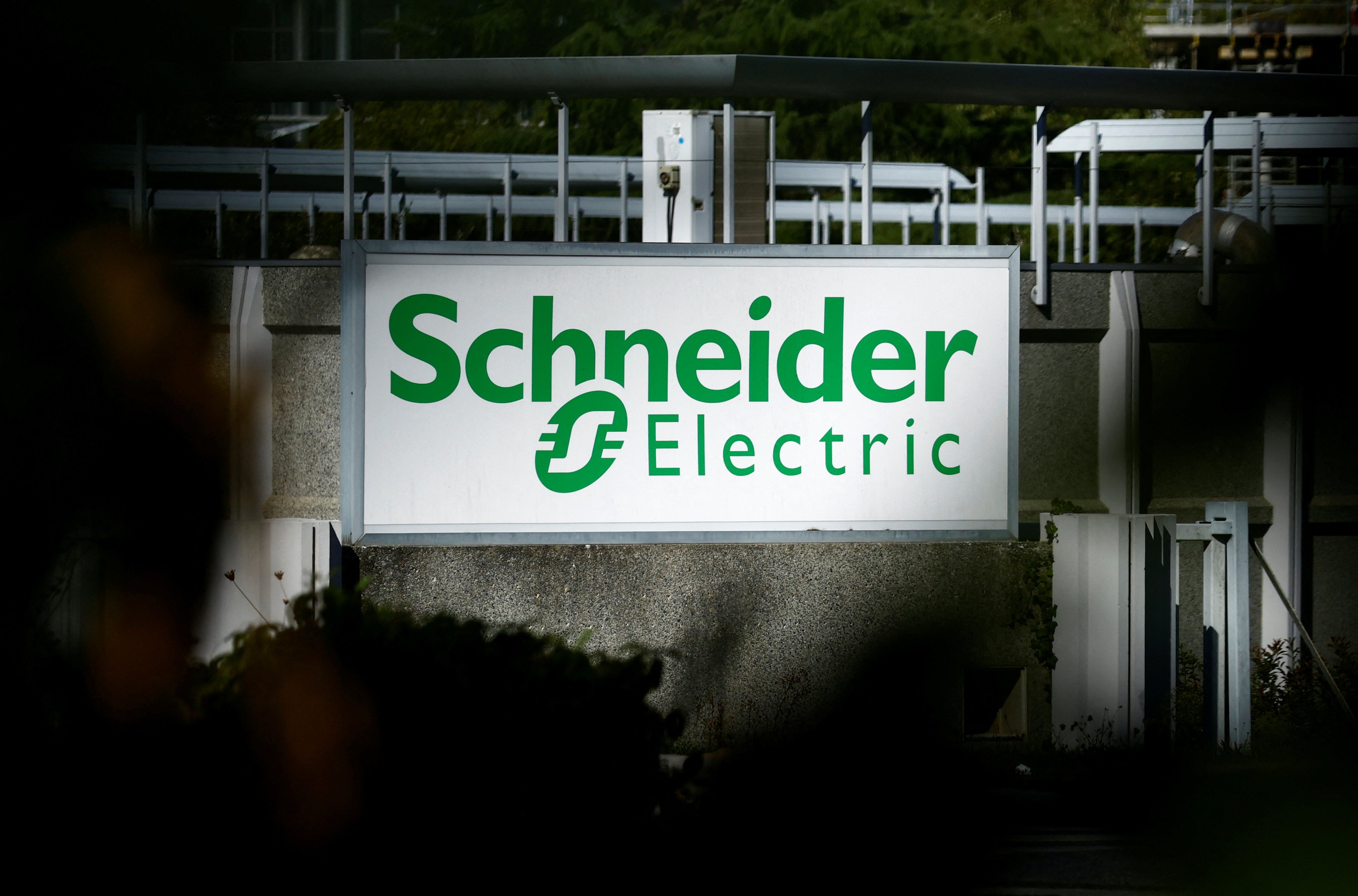 Porté par les data centers, Schneider Electric dévoile de solides résultats