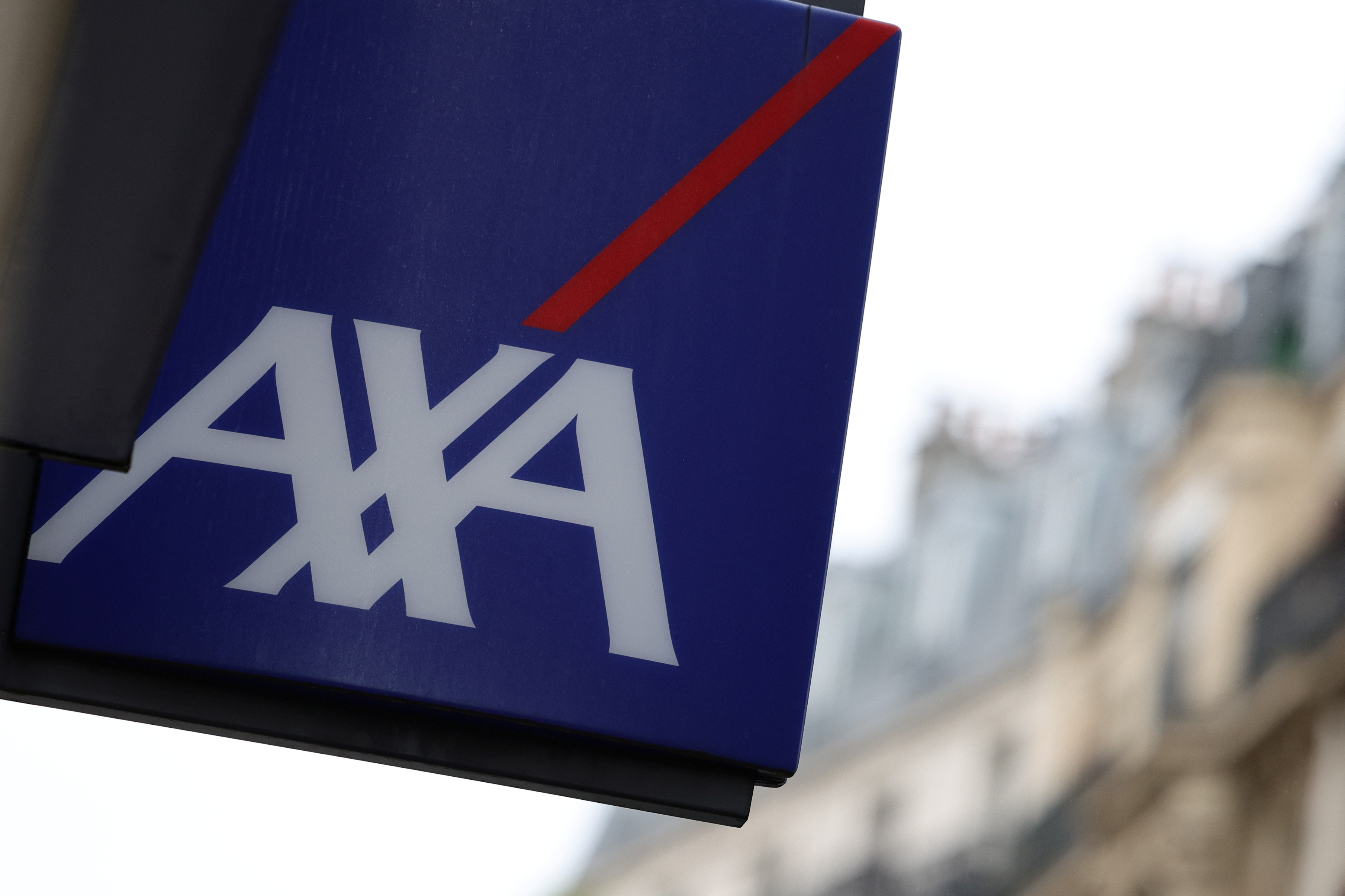 Axa : bénéfice en hausse ce semestre, et cession de son gestionnaire d'actifs à BNP Paribas