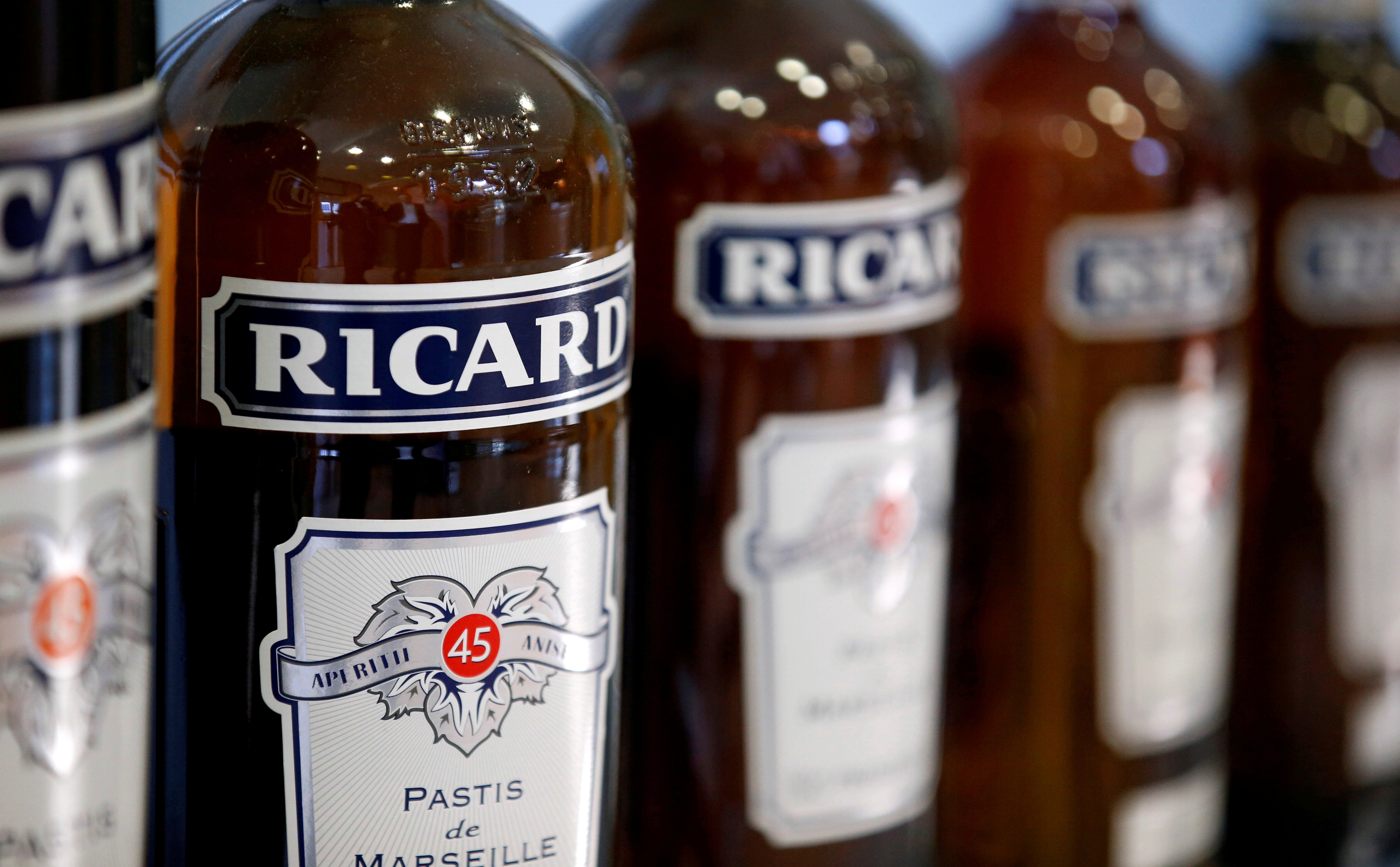 En recul, Pernod Ricard fait face à une année de transition