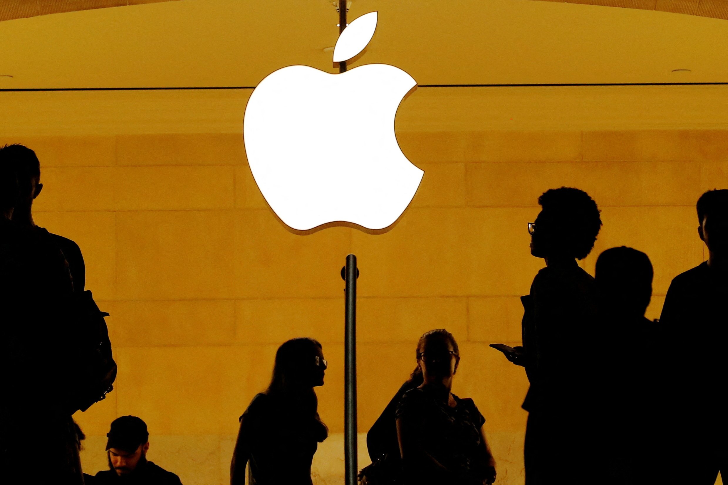 Apple rassure Wall Street malgré des ventes d'iPhone en chute