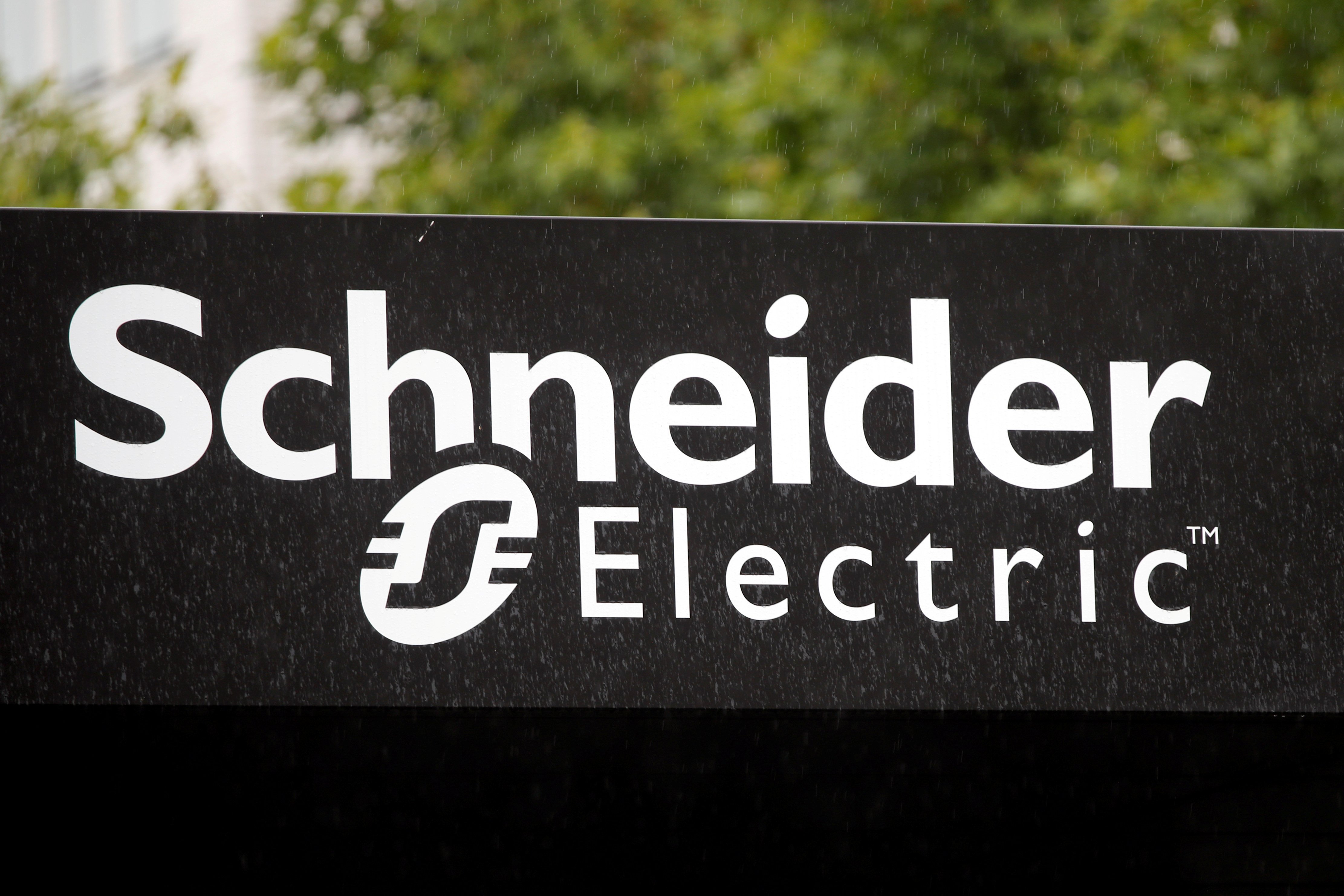 Choose France : Schneider Electric va investir 110 millions d'euros dans trois usines