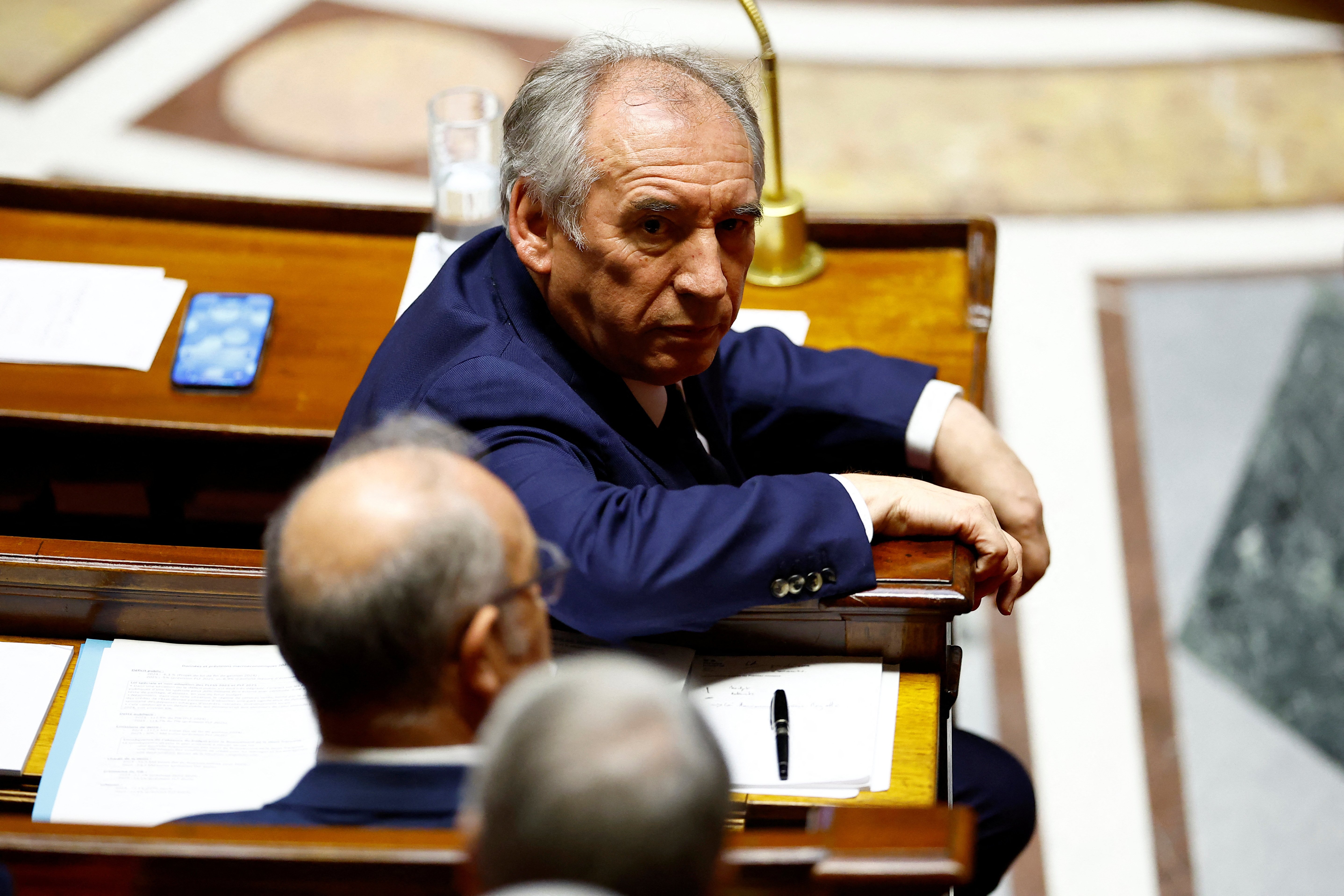 Gouvernement: Bayrou propose de réunir les forces politiques jeudi