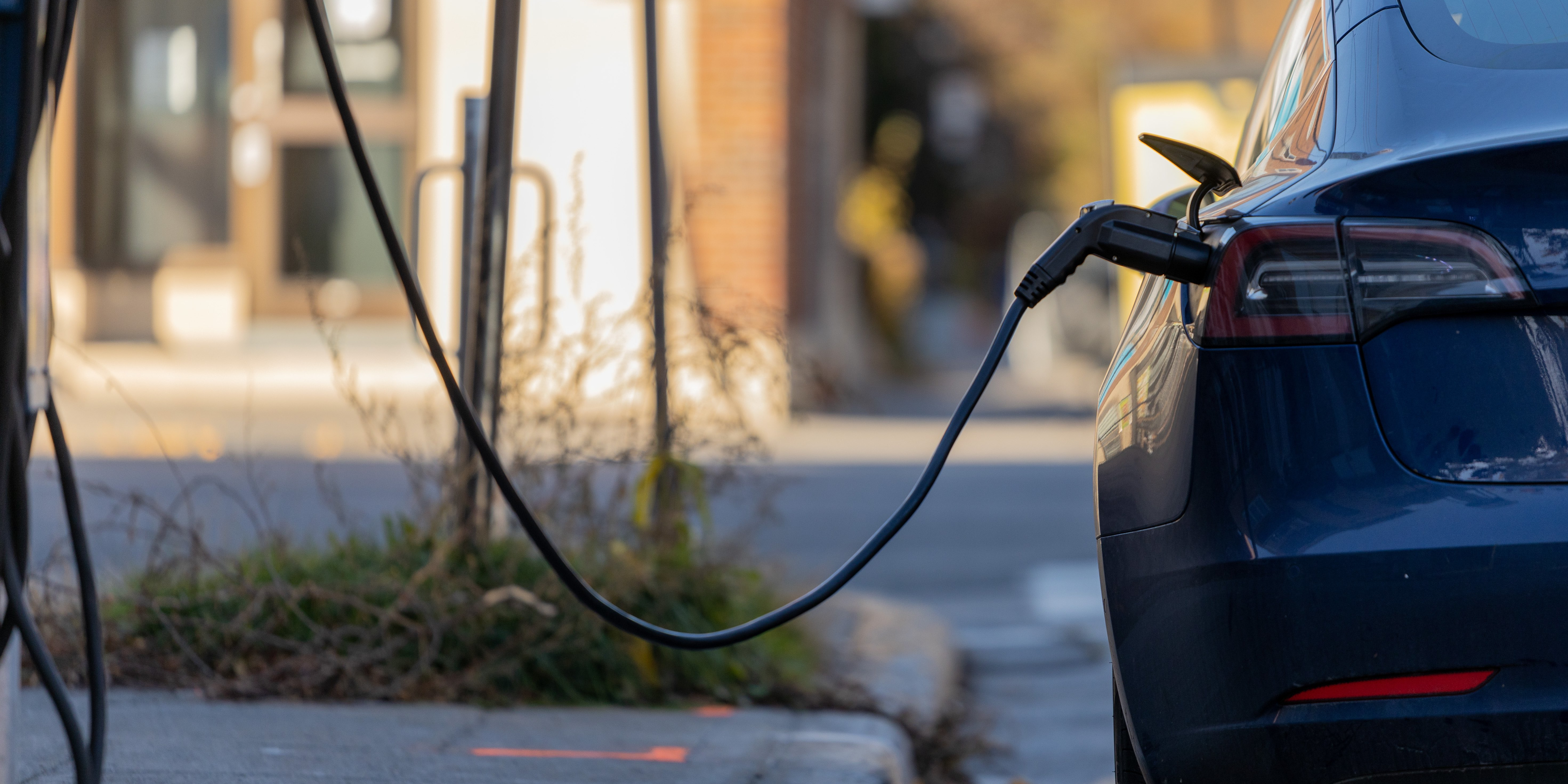 Automobile: coup de frein sur les ventes de voitures électriques en Europe