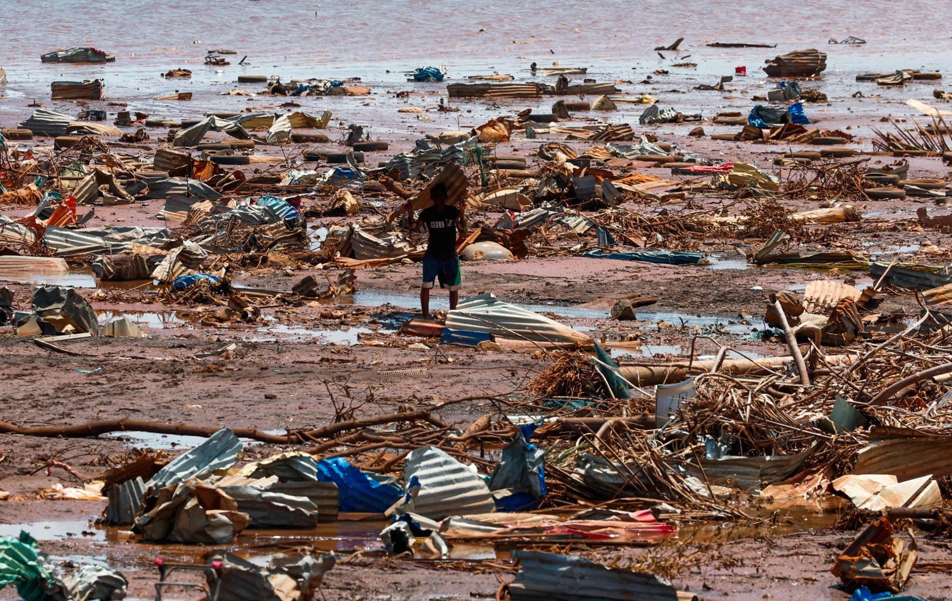 A Mayotte, Macron promet une « loi spéciale » pour la reconstruction