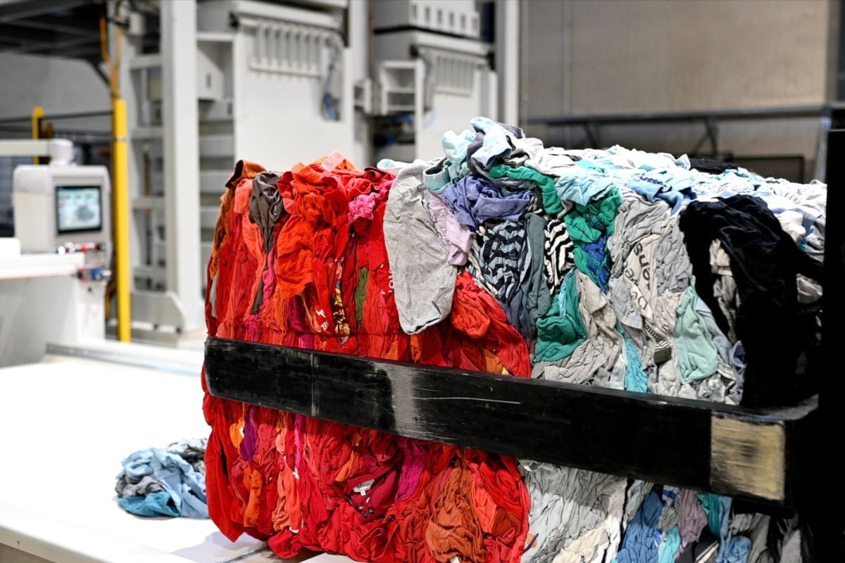 Face aux « montagnes de textiles », le recyclage peine à suivre la cadence