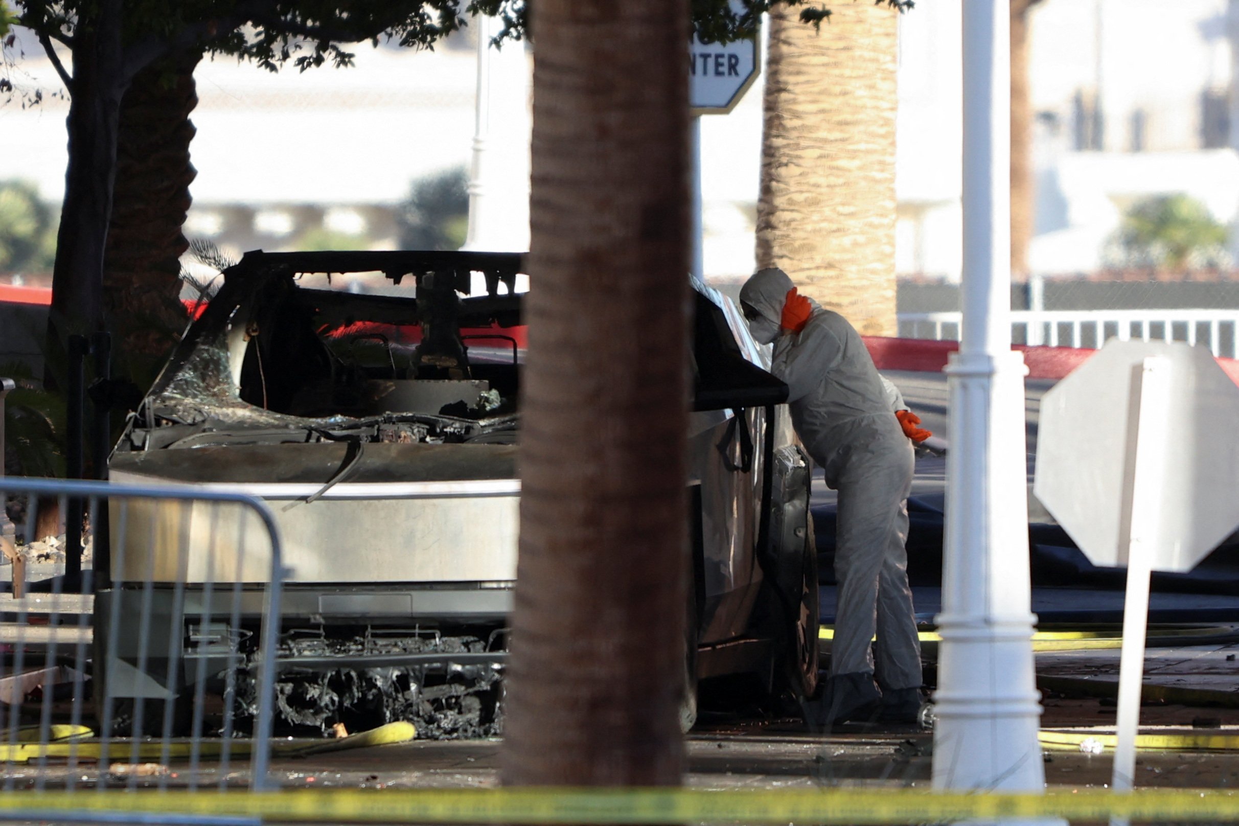 Explosion d'un Tesla Cybertruck devant un hôtel Trump à Las Vegas : un mort et des enquêtes en cours