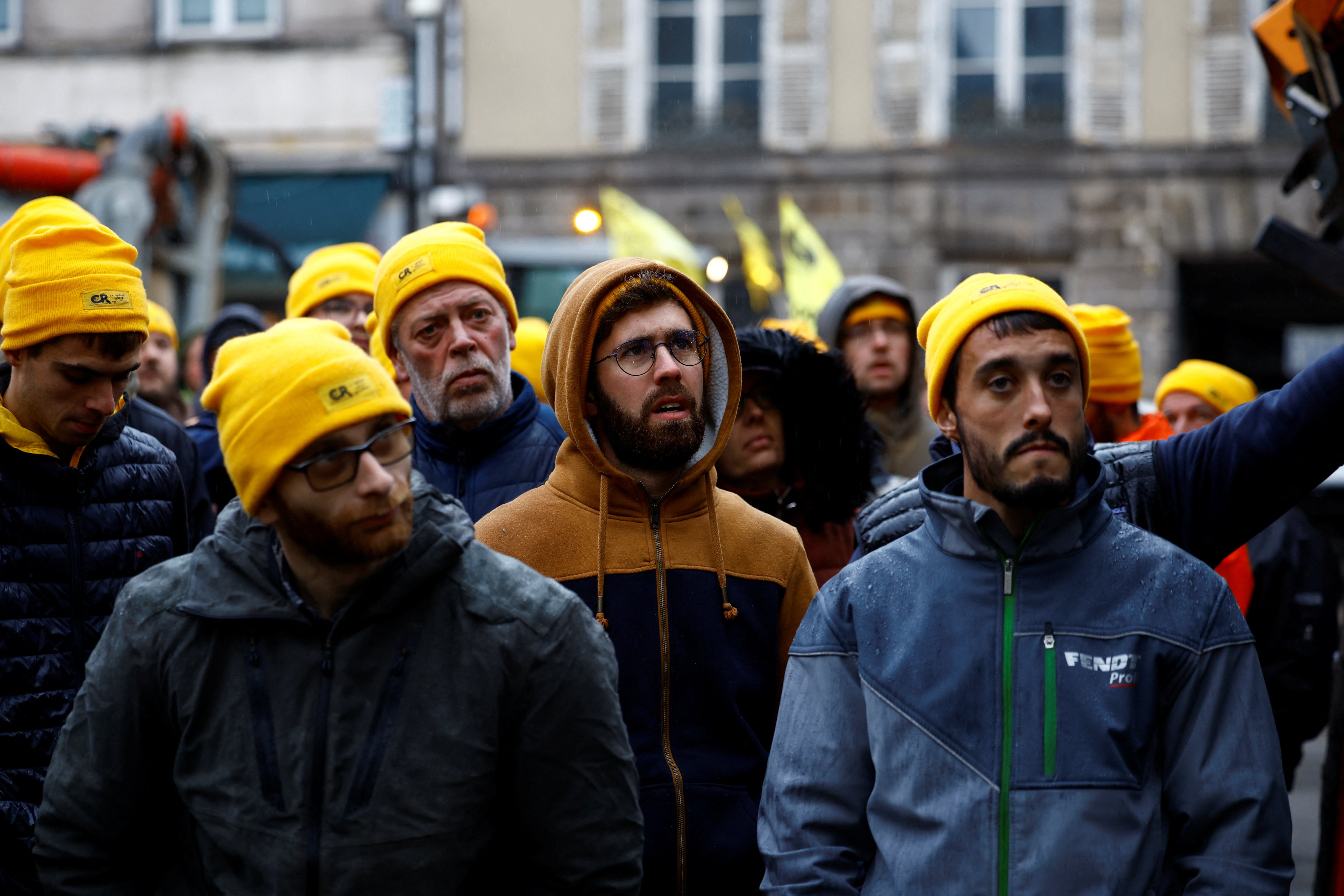 En colère, les agriculteurs espèrent toujours entrer dans Paris