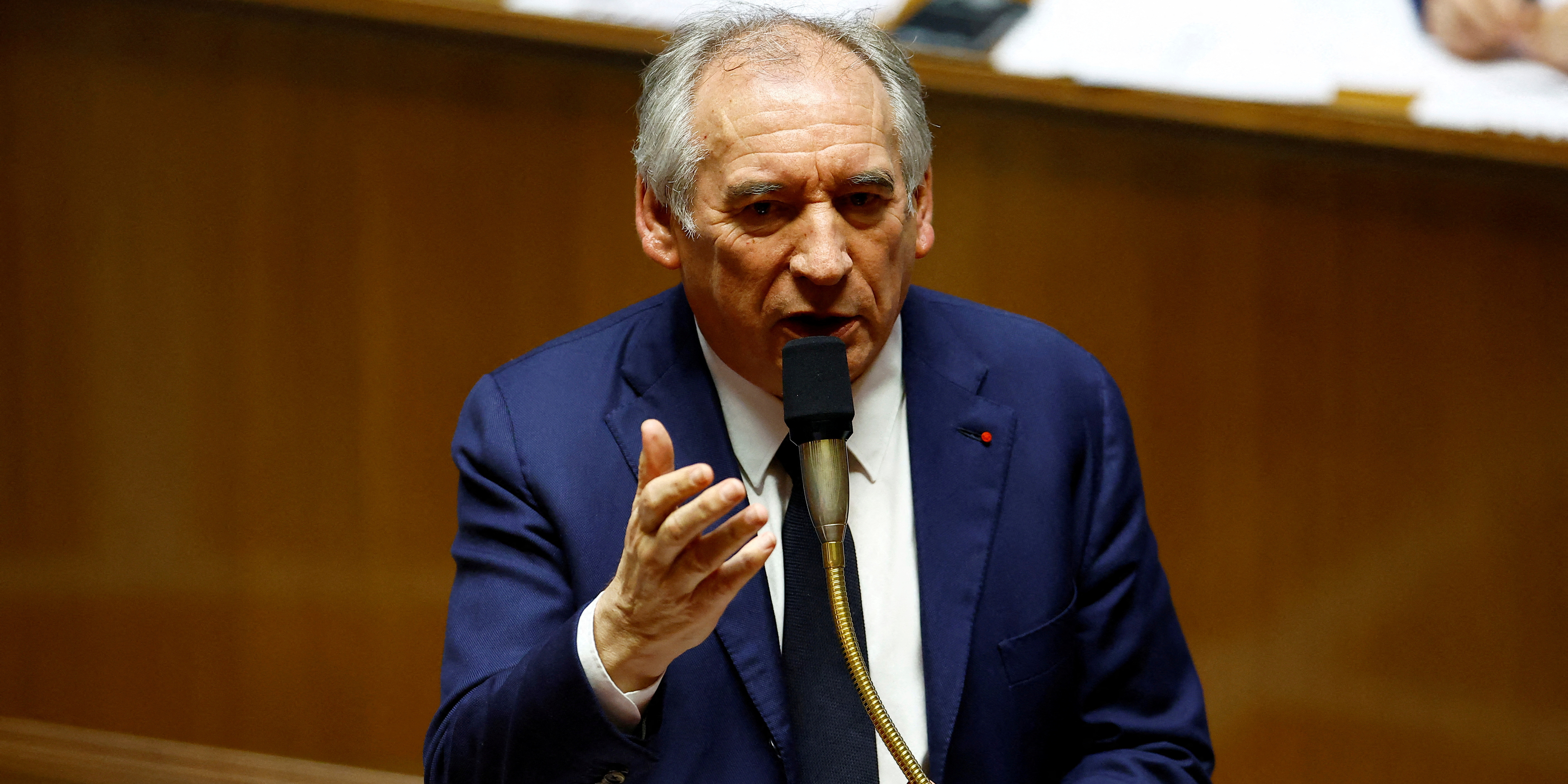 François Bayrou face à l'ombre de la censure