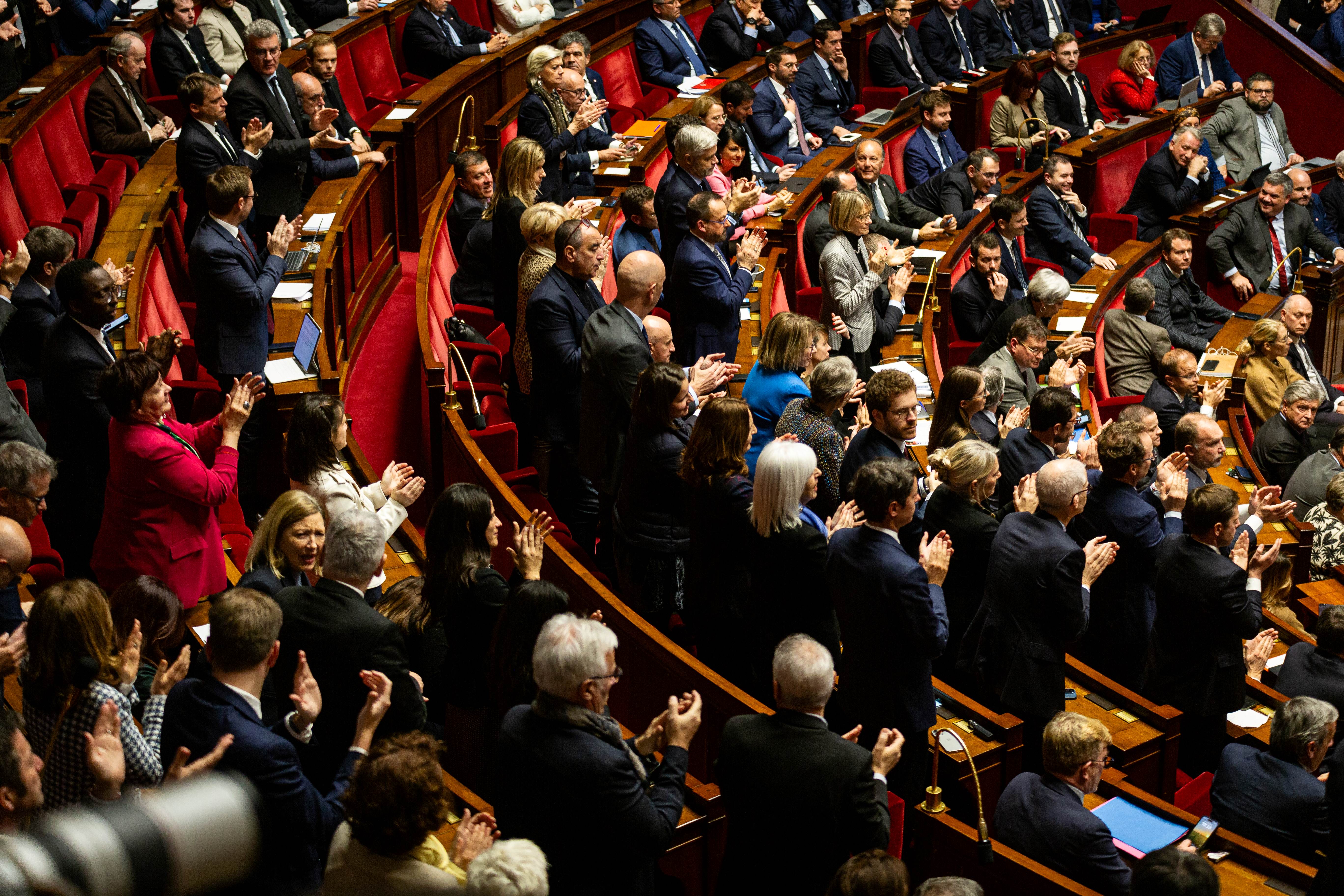 Motion de censure : le PS toujours hésitant face aux concessions sur les retraites