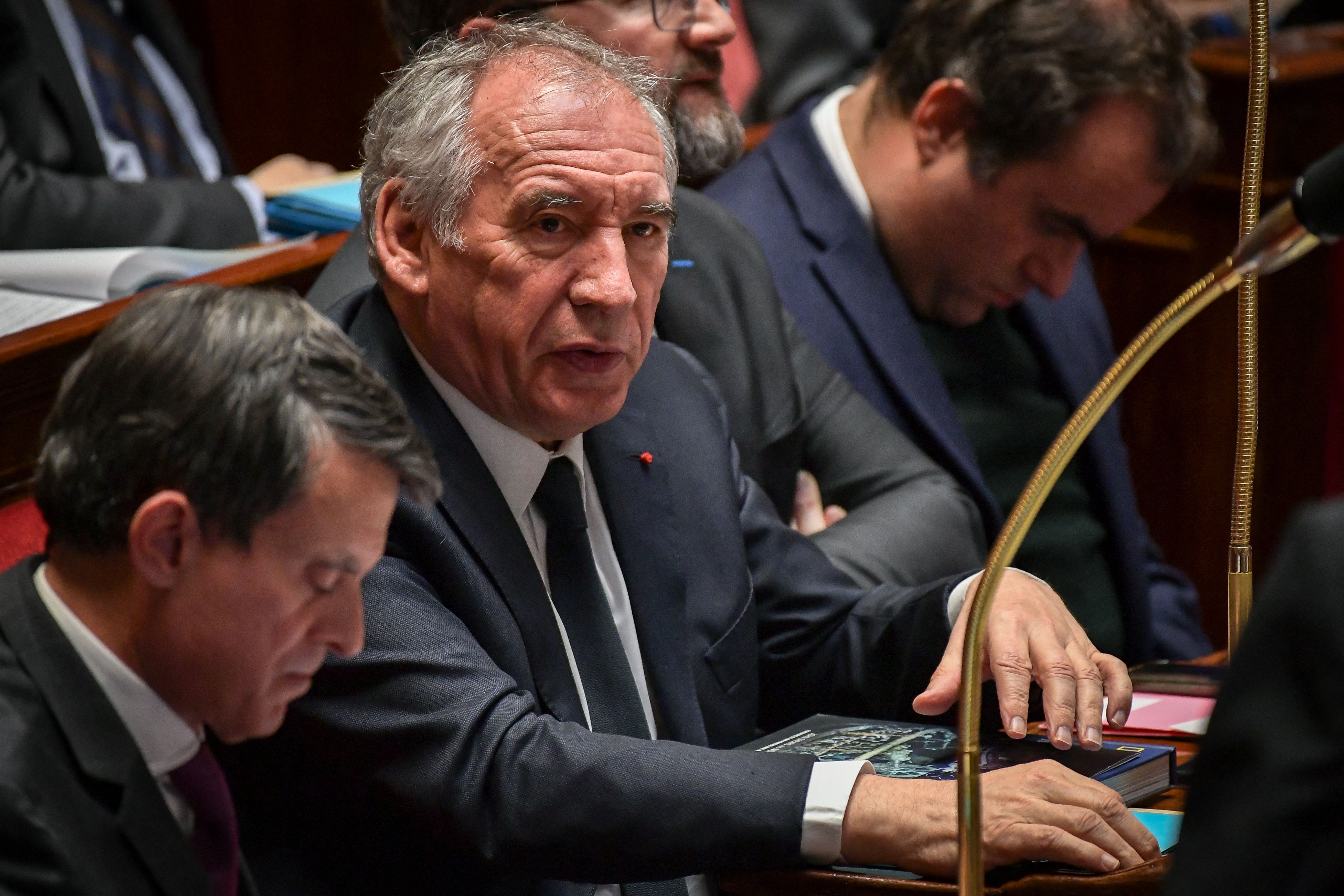 Bayrou promet aux ménages de ne pas augmenter les impôts