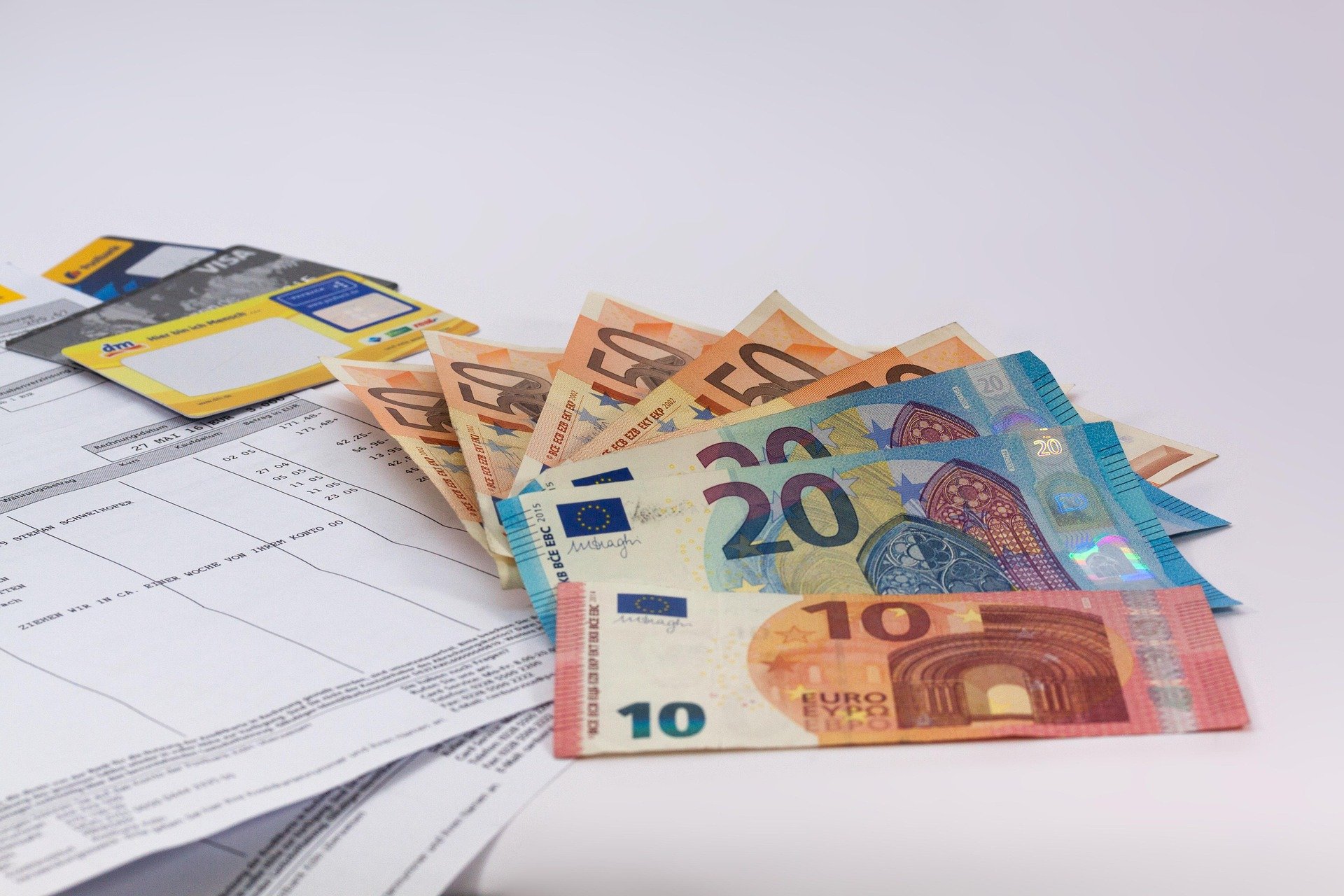 Le Comité national des moyens de paiement défend le cash face à Darmanin