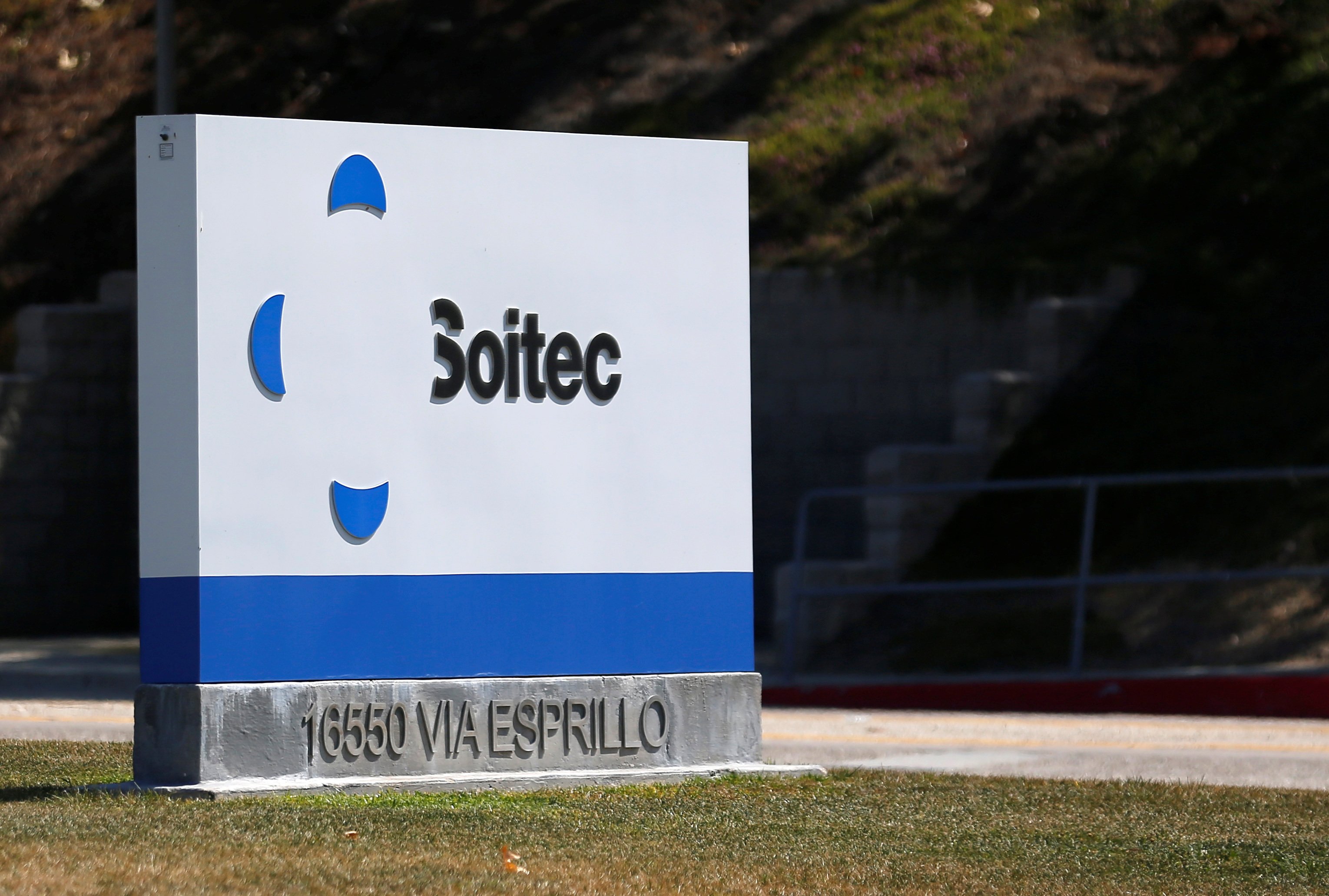 Semi-conducteurs : le français Soitec chute de 30% en Bourse