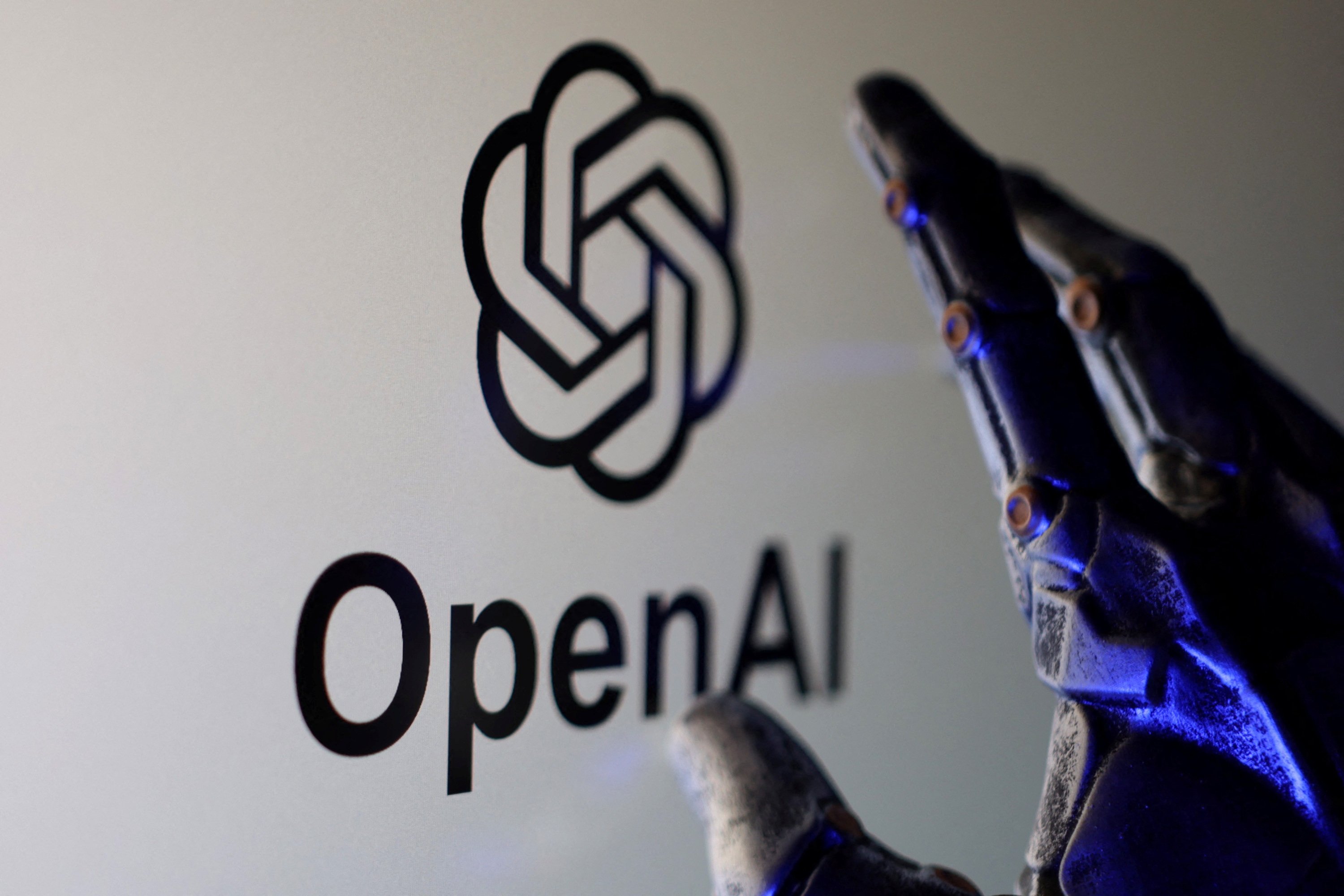 OpenAI lance un modèle très gros et très cher, à rebours de la concurrence