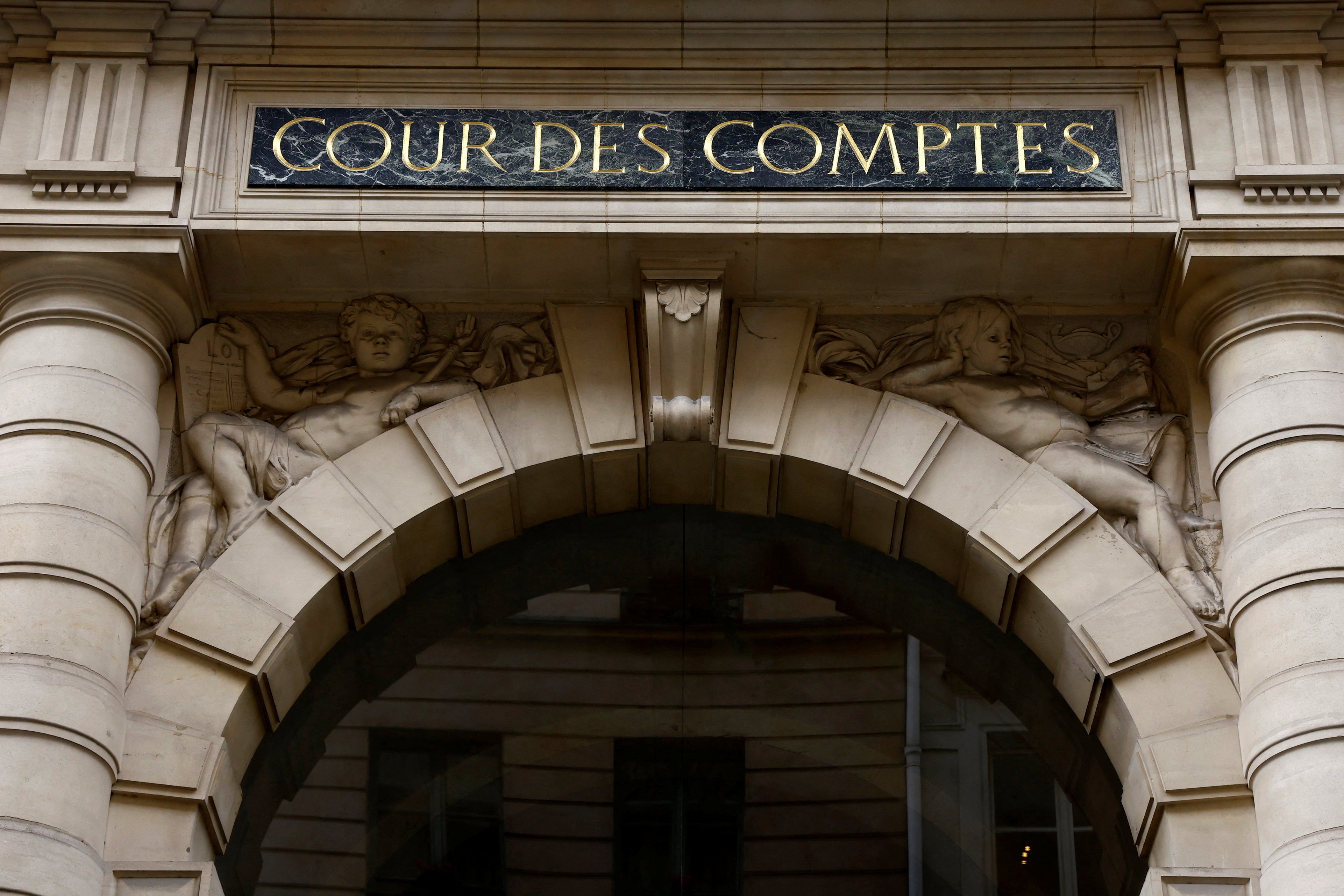 Collectivités : les emprunts et la dette s'emballent, la Cour des comptes s'inquiète