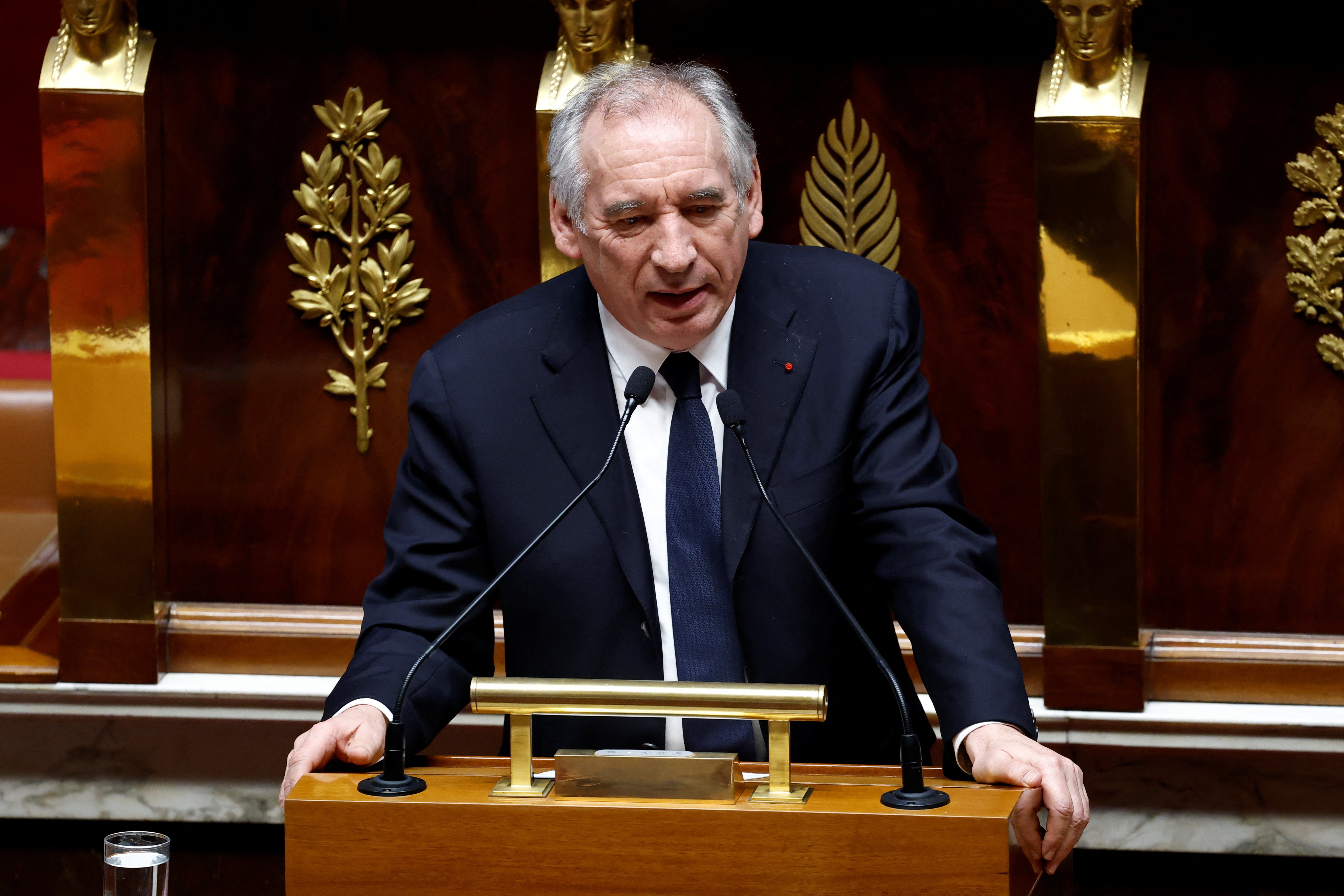 Bayrou face à une motion de censure du PS