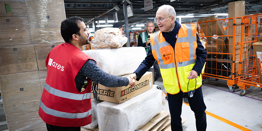 La Poste poursuit son redressement