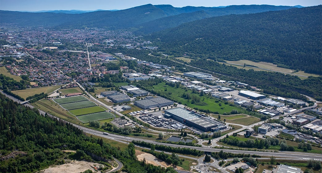 À Oyonnax, reportage au coeur de la «/plastics vallée/»