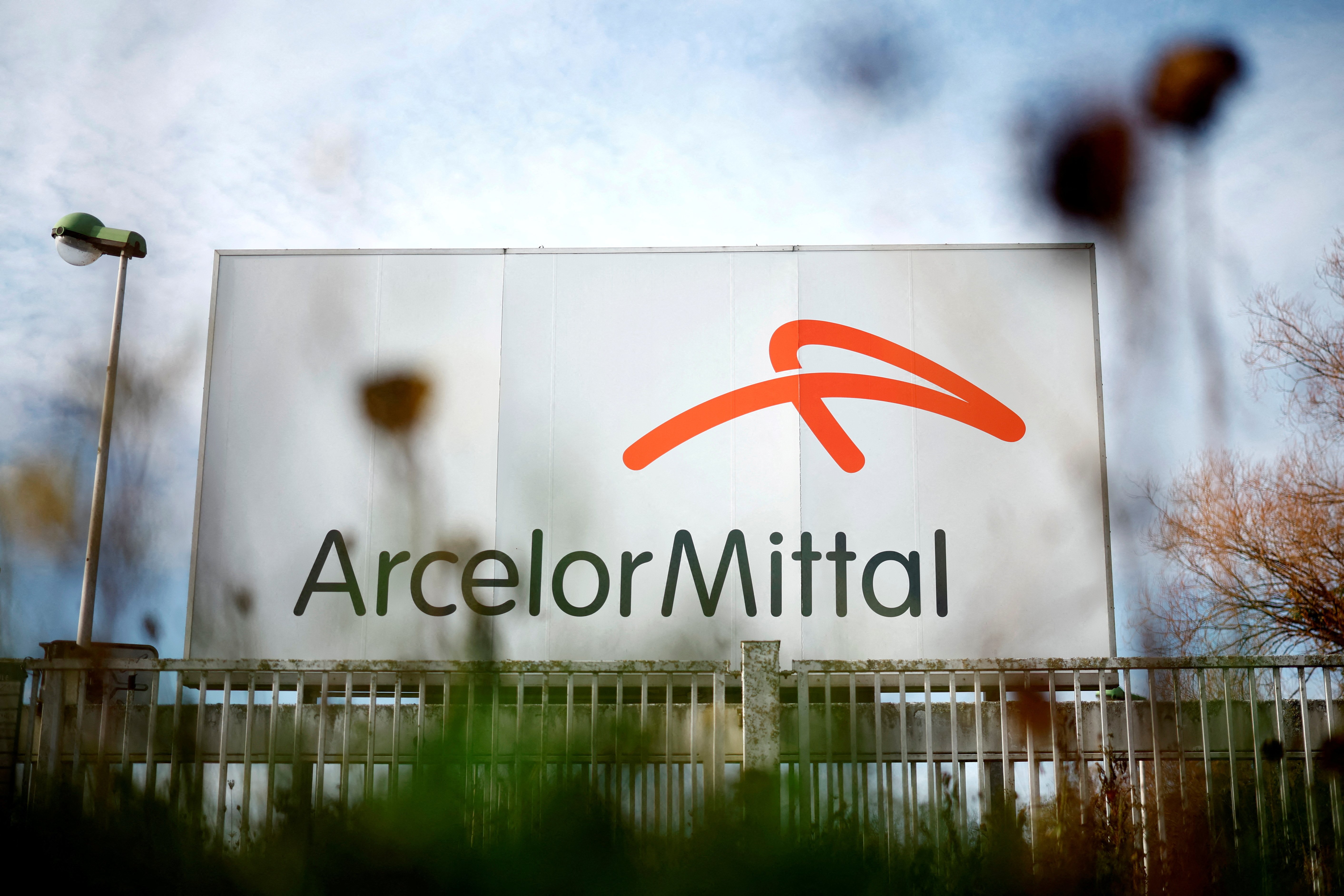 Acier : ArcelorMittal annonce un plan de suppressions de postes dans le nord de la France
