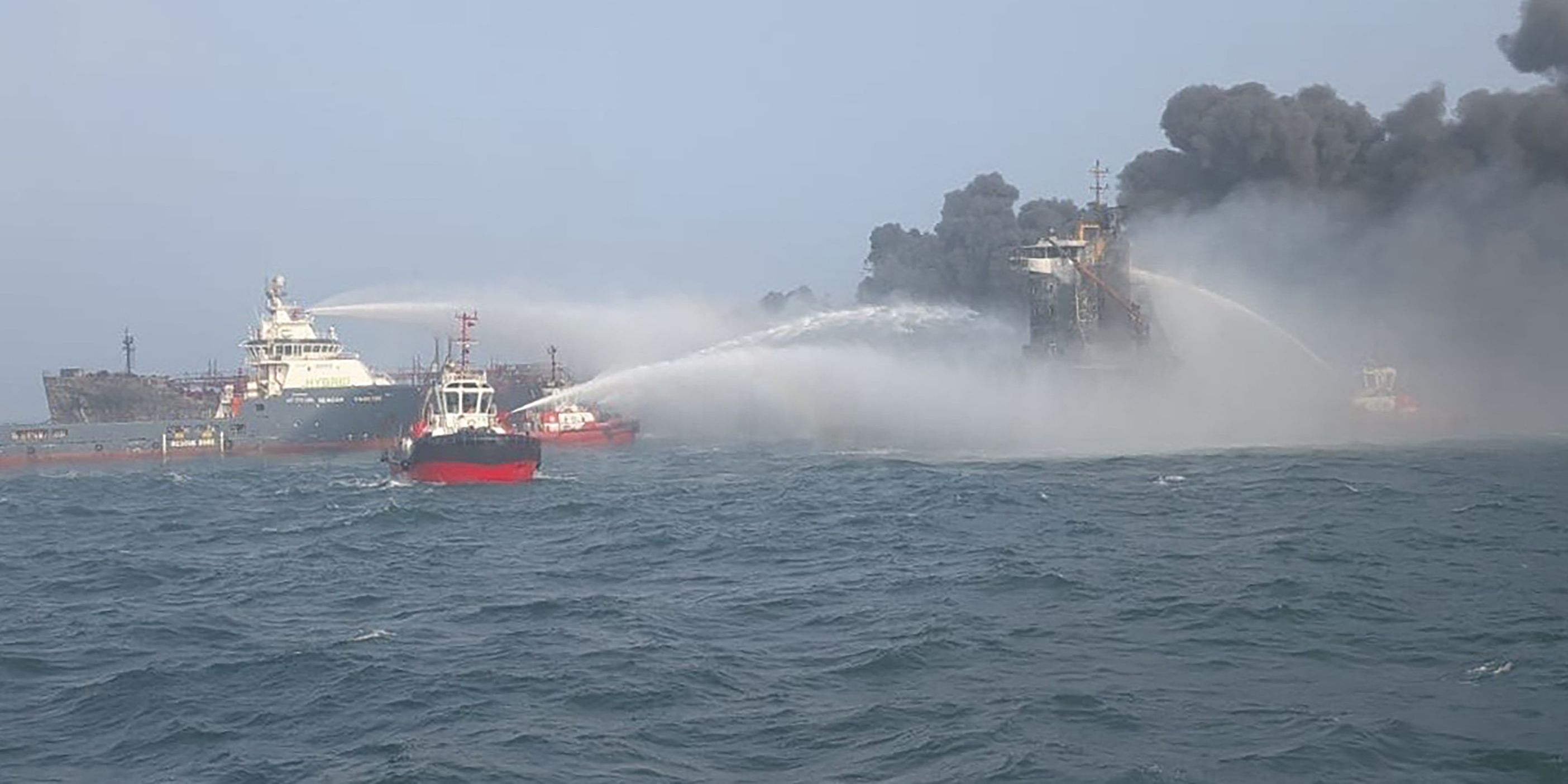 Mer du Nord: l'incendie fait toujours rage après la collision entre un pétrolier et un cargo