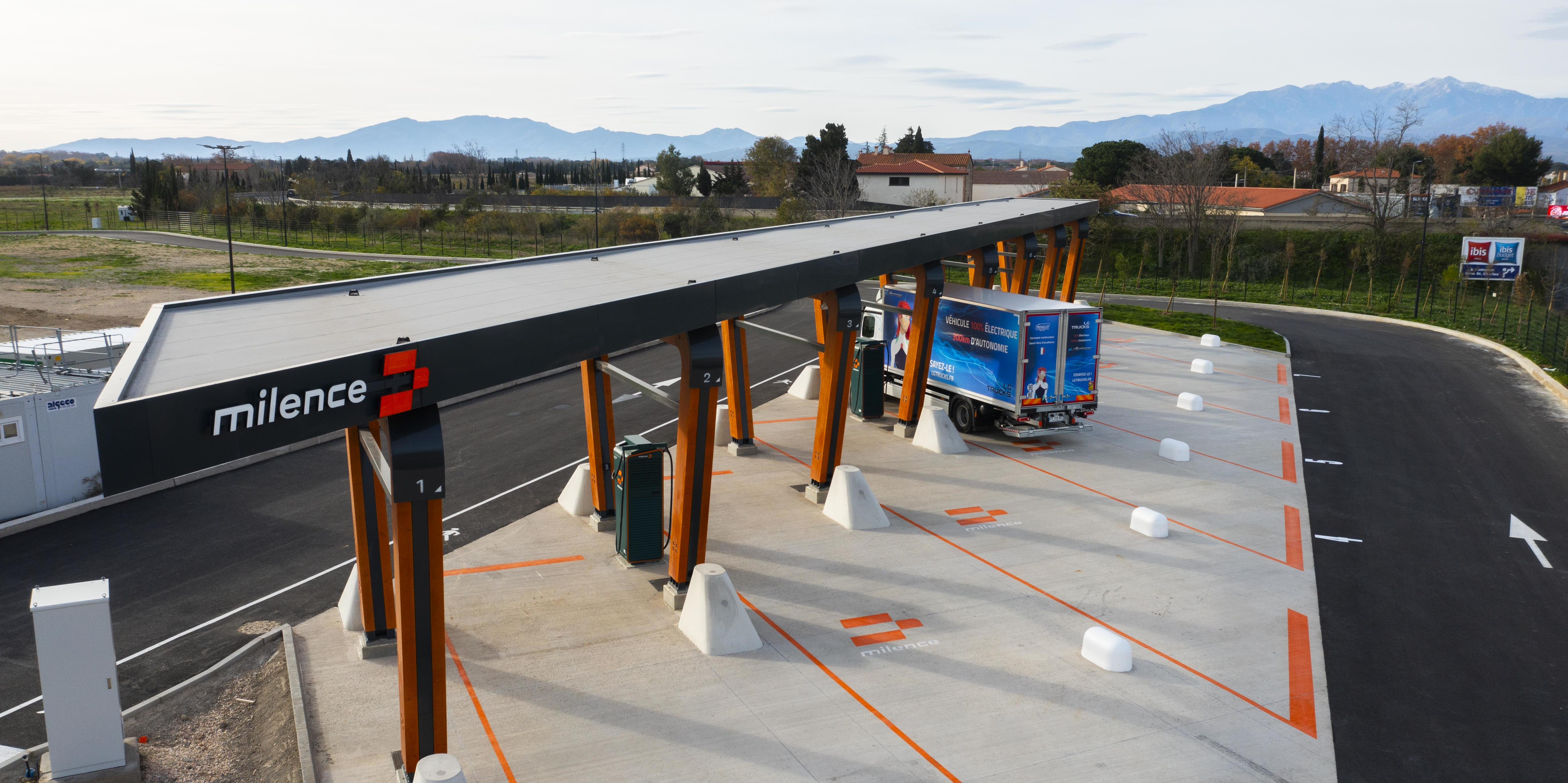 Un corridor de bornes de charge pour poids lourds électriques entre Lyon et Barcelone