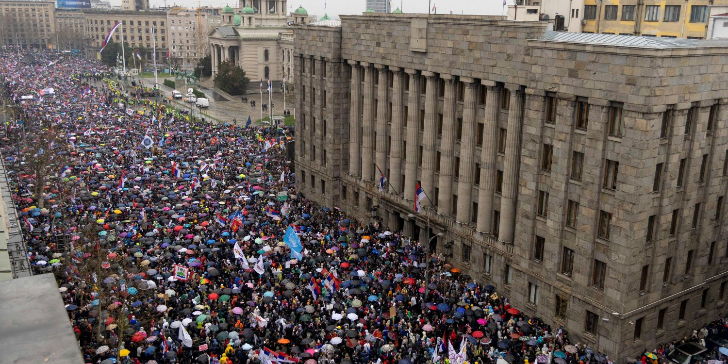 Serbie : le pouvoir défié par une manifestation monstre contre la corruption