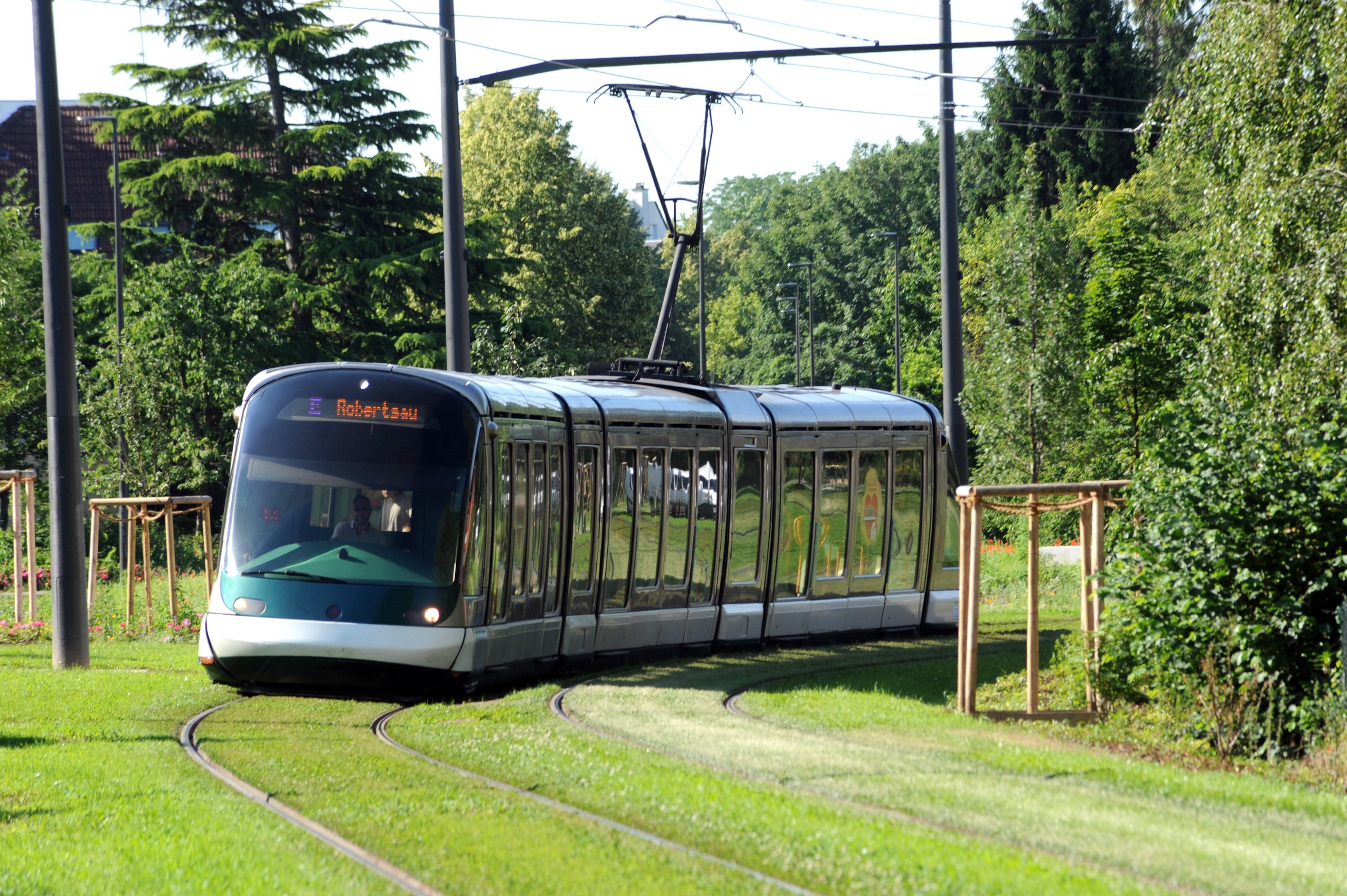 Gratuité, réductions : la Cour des comptes alerte sur la baisse du financement des transports collectifs par les usagers