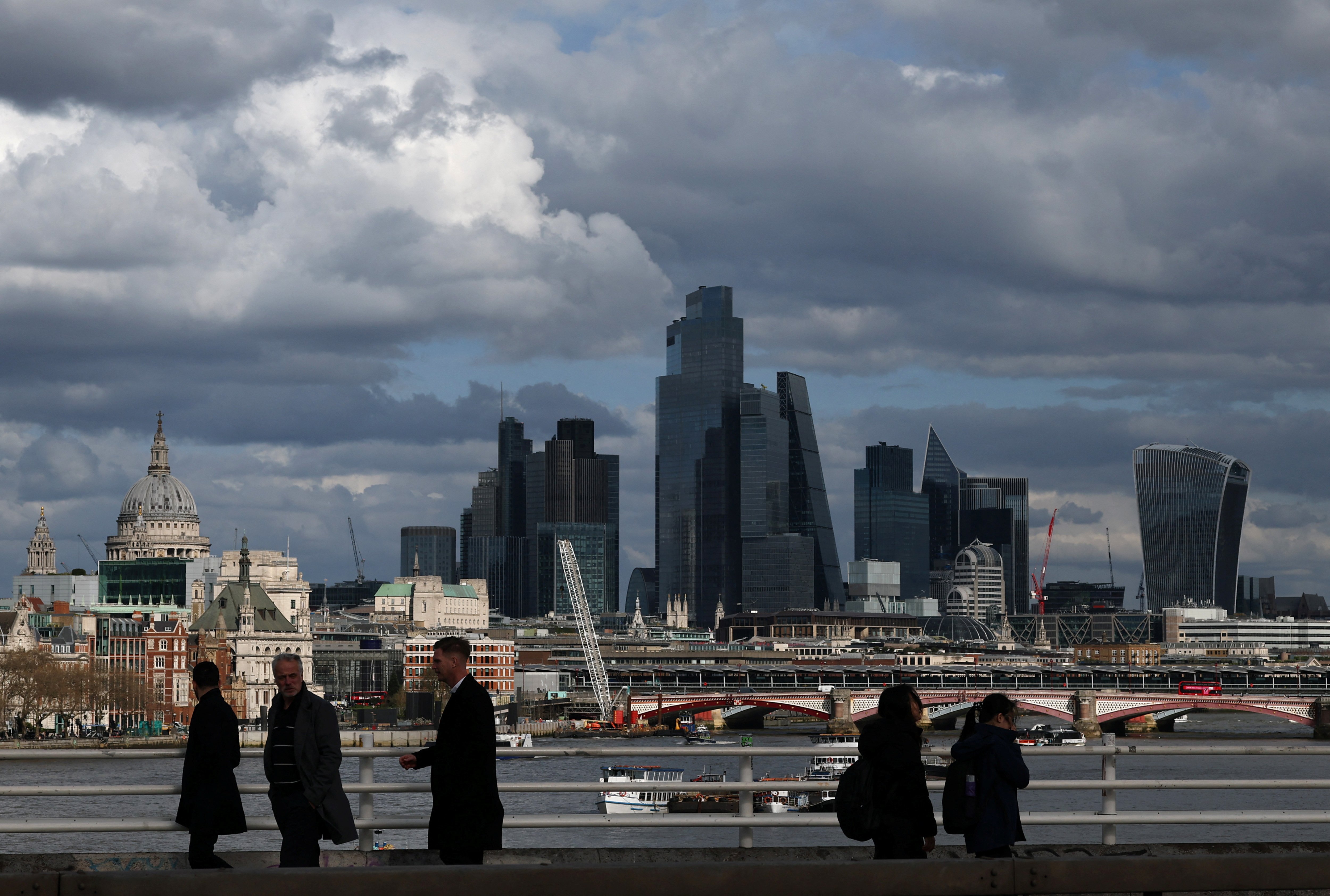 La City en effervescence : le Royaume-Uni libère la finance pour sauver son économie