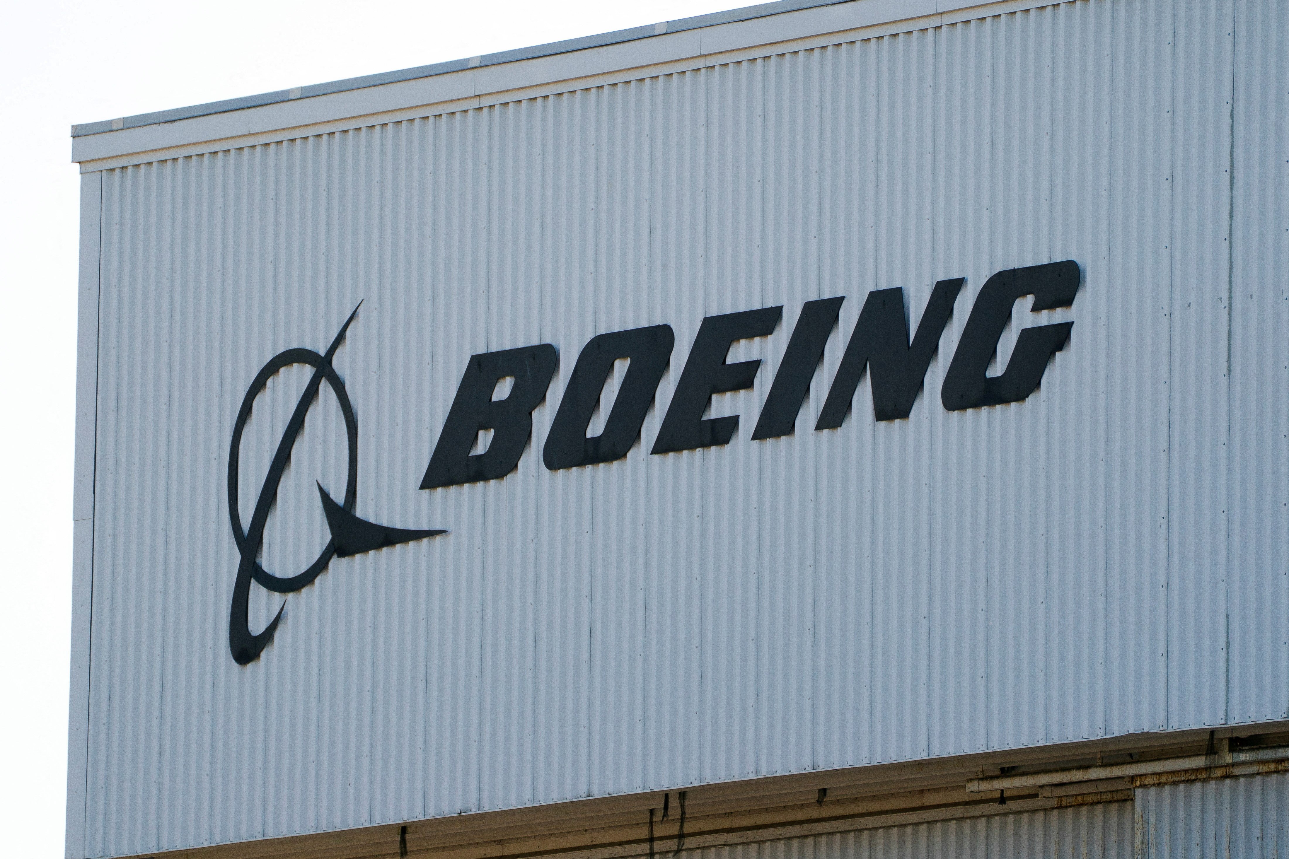 Crash d'Air India : le patron de Boeing annule sa venue au Bourget