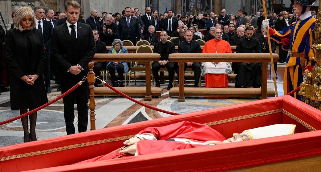 Conclave : Giorgia Meloni accuse Emmanuel Macron d'ingérences