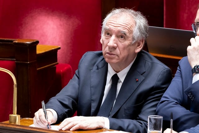 « Proposition farfelue »,« procédé dangereux » : les failles de l'idée de référendum sur le budget de Bayrou