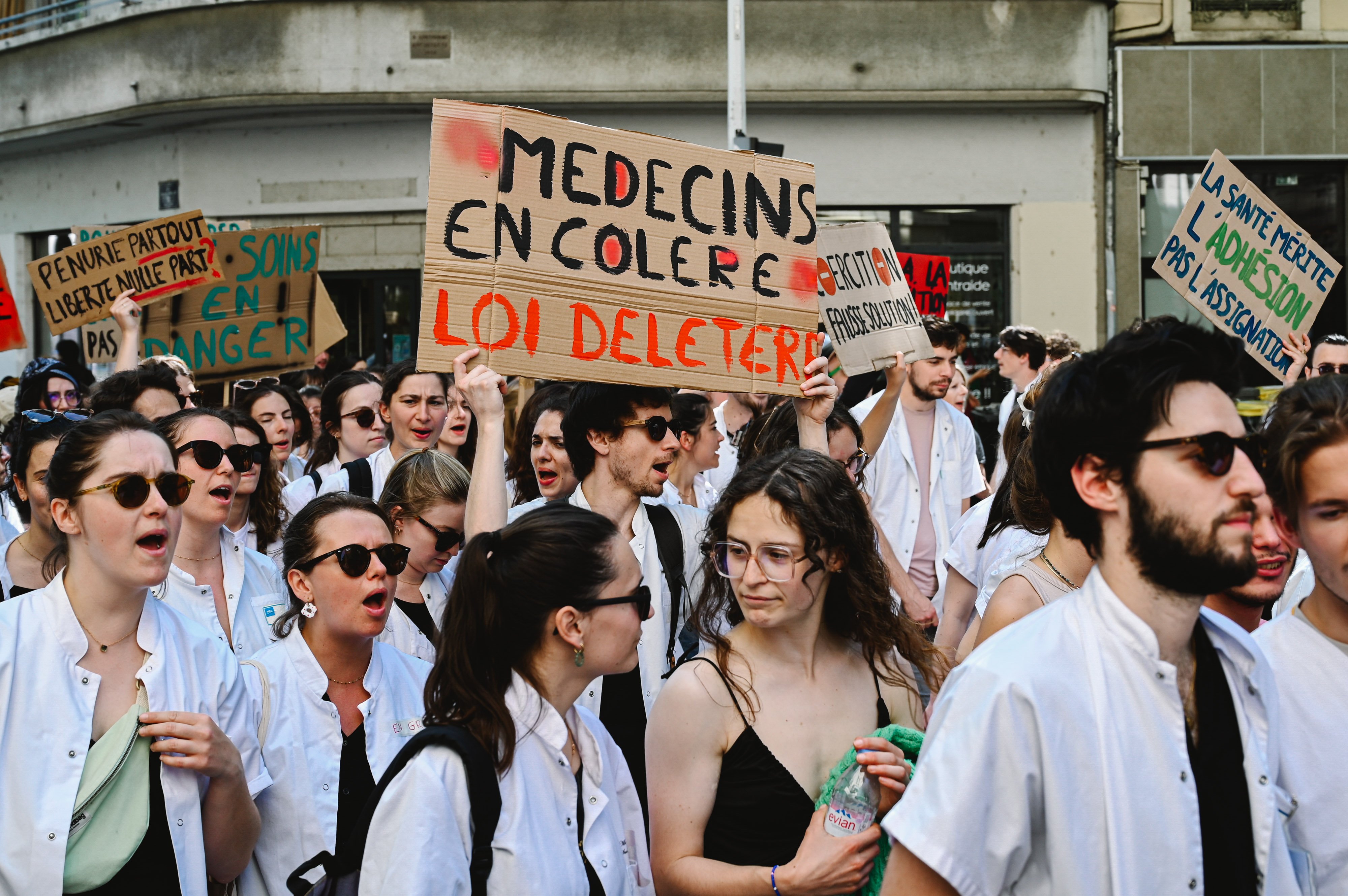 Loi sur la régulation de l'installation des médecins : la tension montre en attendant le vote