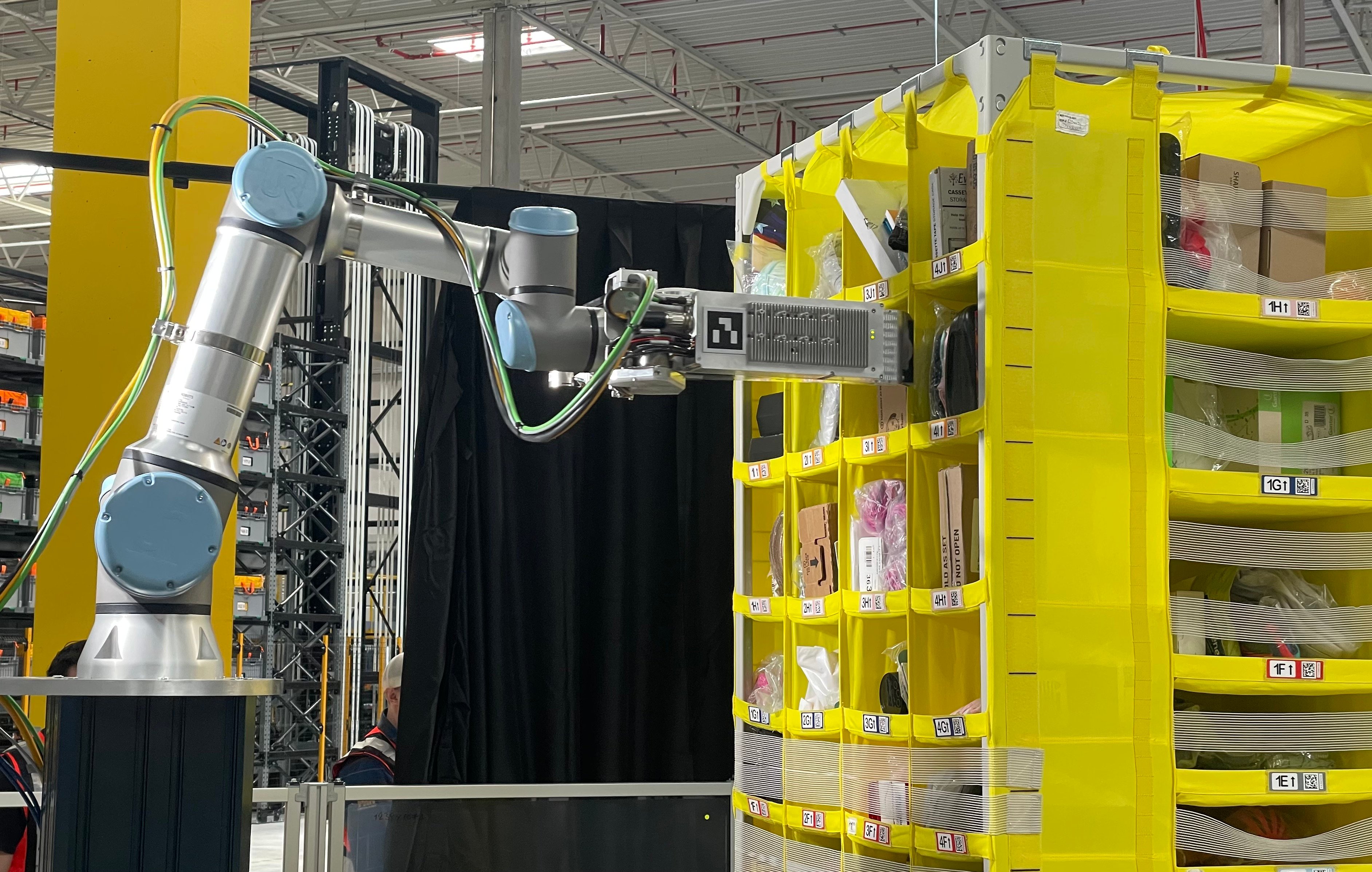 Vulcain, le robot tactile d'Amazon testé en entrepôt