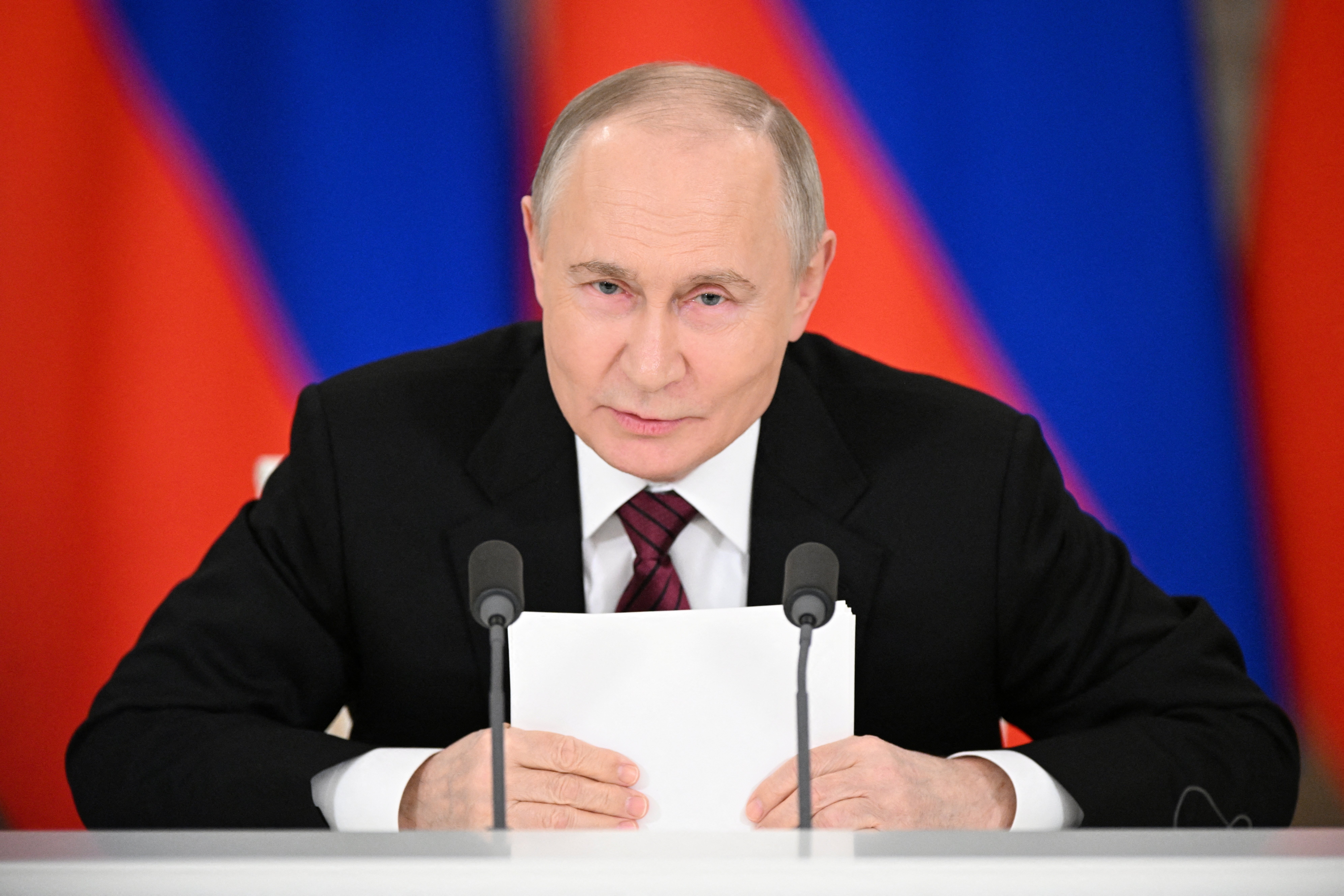 Ukraine : Poutine prêt à discuter « sans conditions », Macron doute de sa sincérité