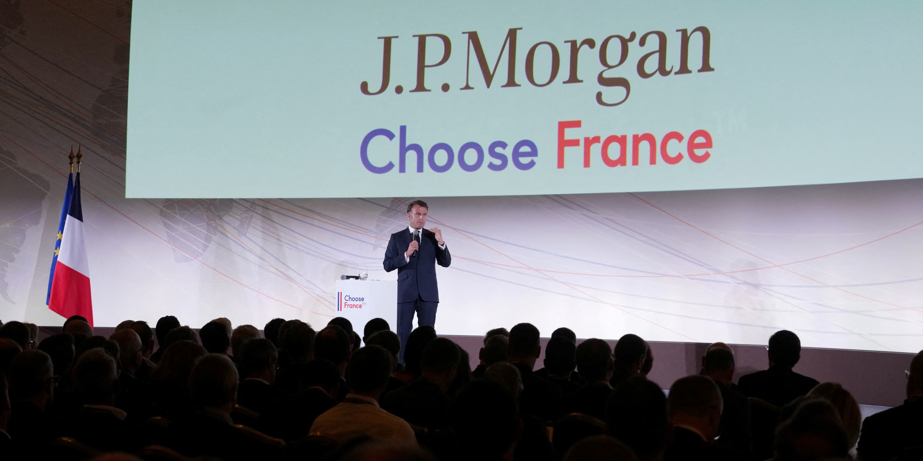 Macron alerte sur le décrochage européen face à Wall Street et la City