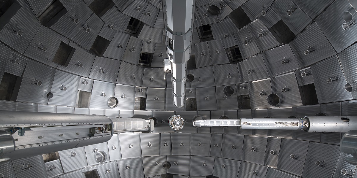 Plongée au coeur du laser mégajoule, l'atout français dans la course mondiale à la fusion nucléaire