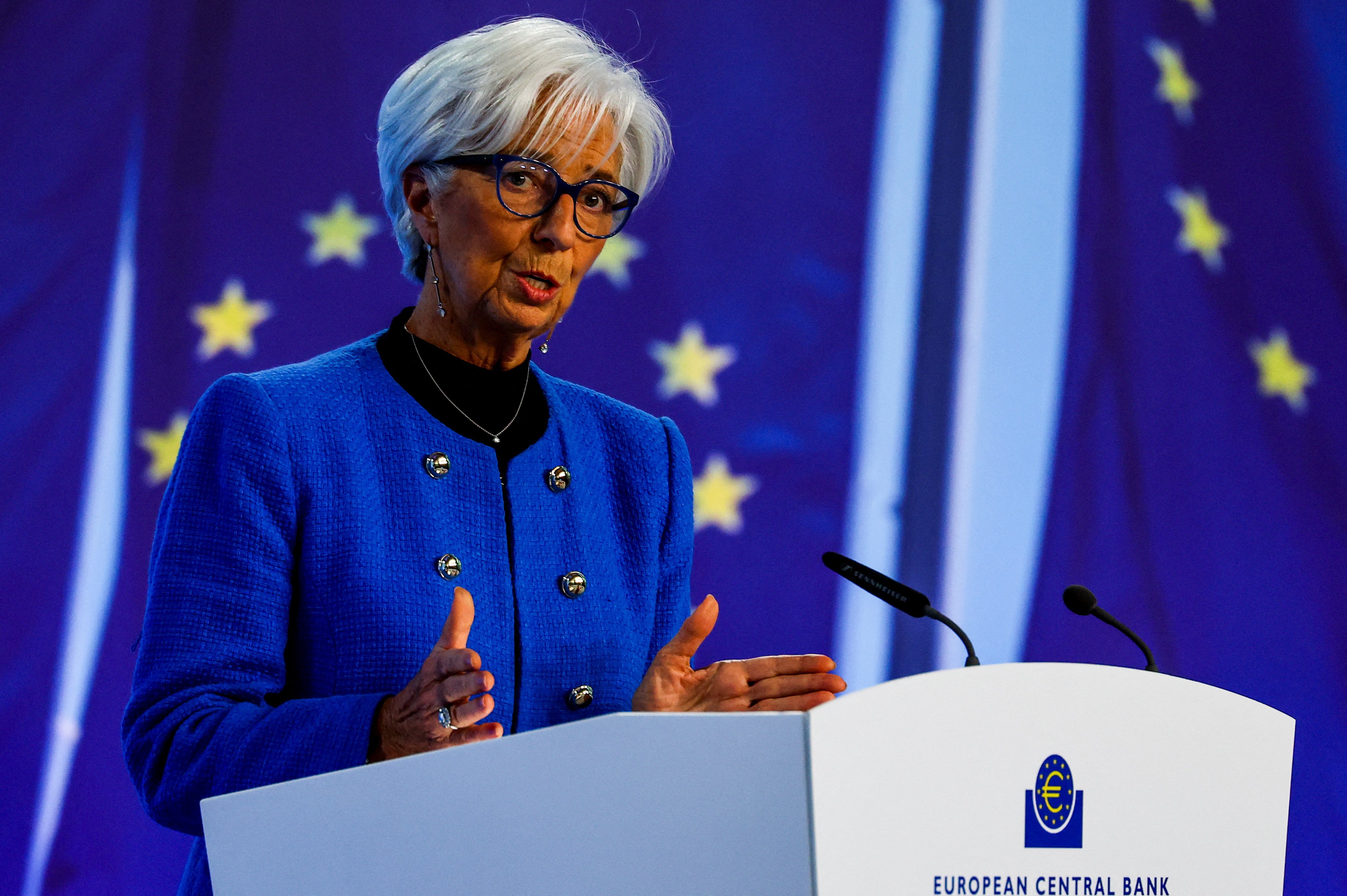 Christine Lagarde voit bien l'euro remplacer le dollar comme monnaie de réserve mondiale