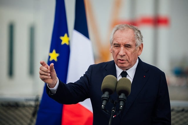 Budget : Bayrou veut rassurer avant le verdict de Standard and Poor's sur la dette