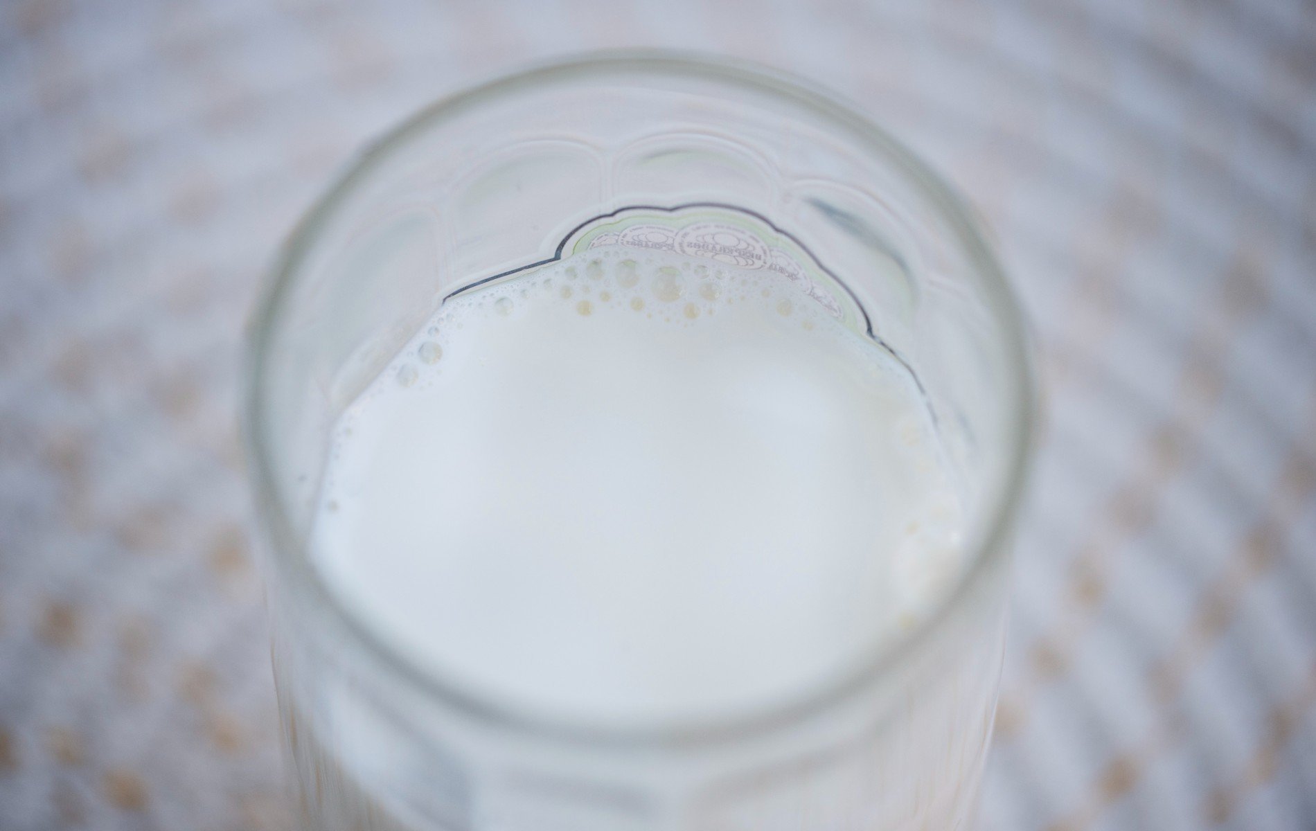 Lait de vache ou boisson végétale : une étude mesure qui est le meilleur pour l'environnement