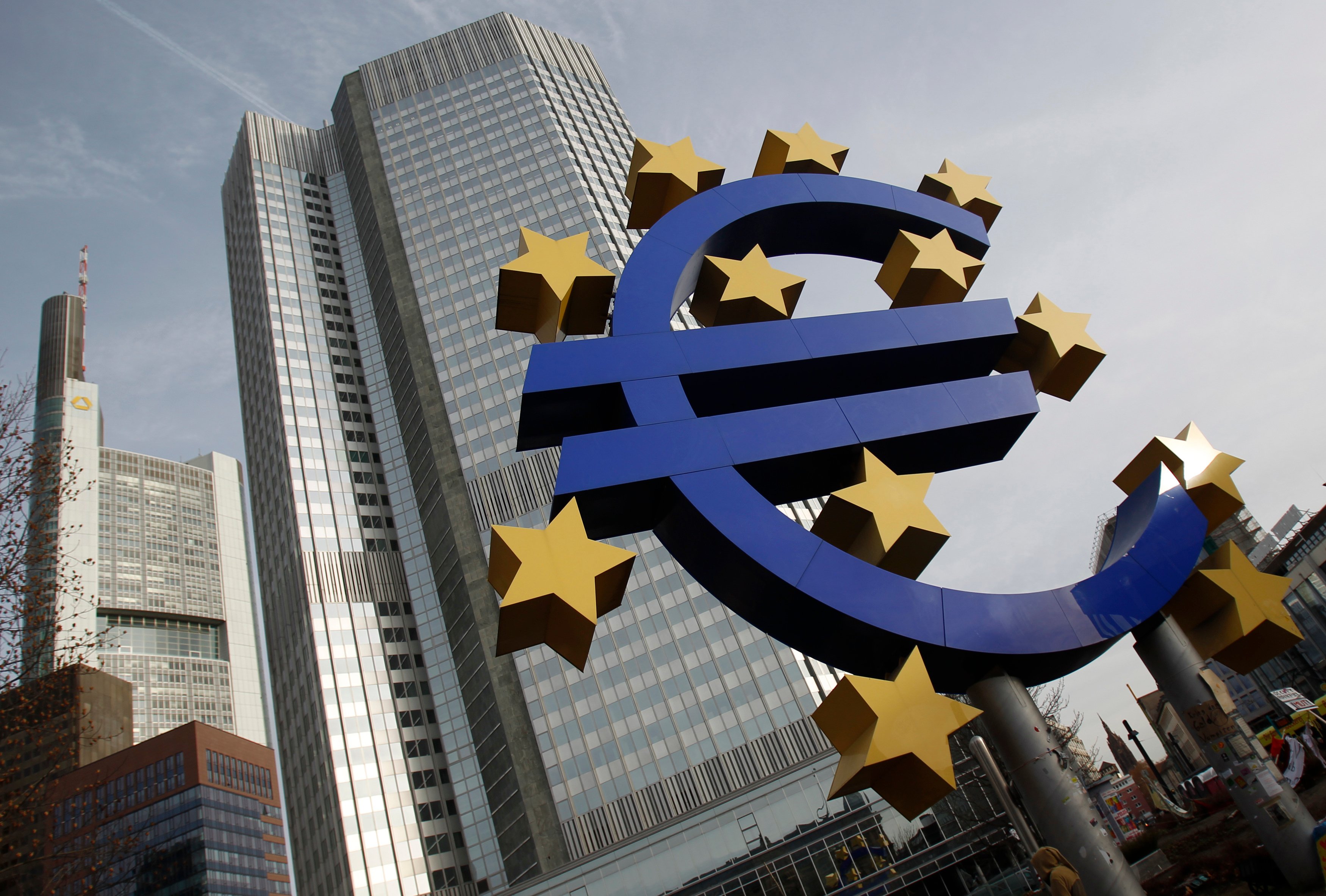 BCE : Révision à la baisse des prévisions d'inflation et de croissance, l'économie en phase d'adaptation