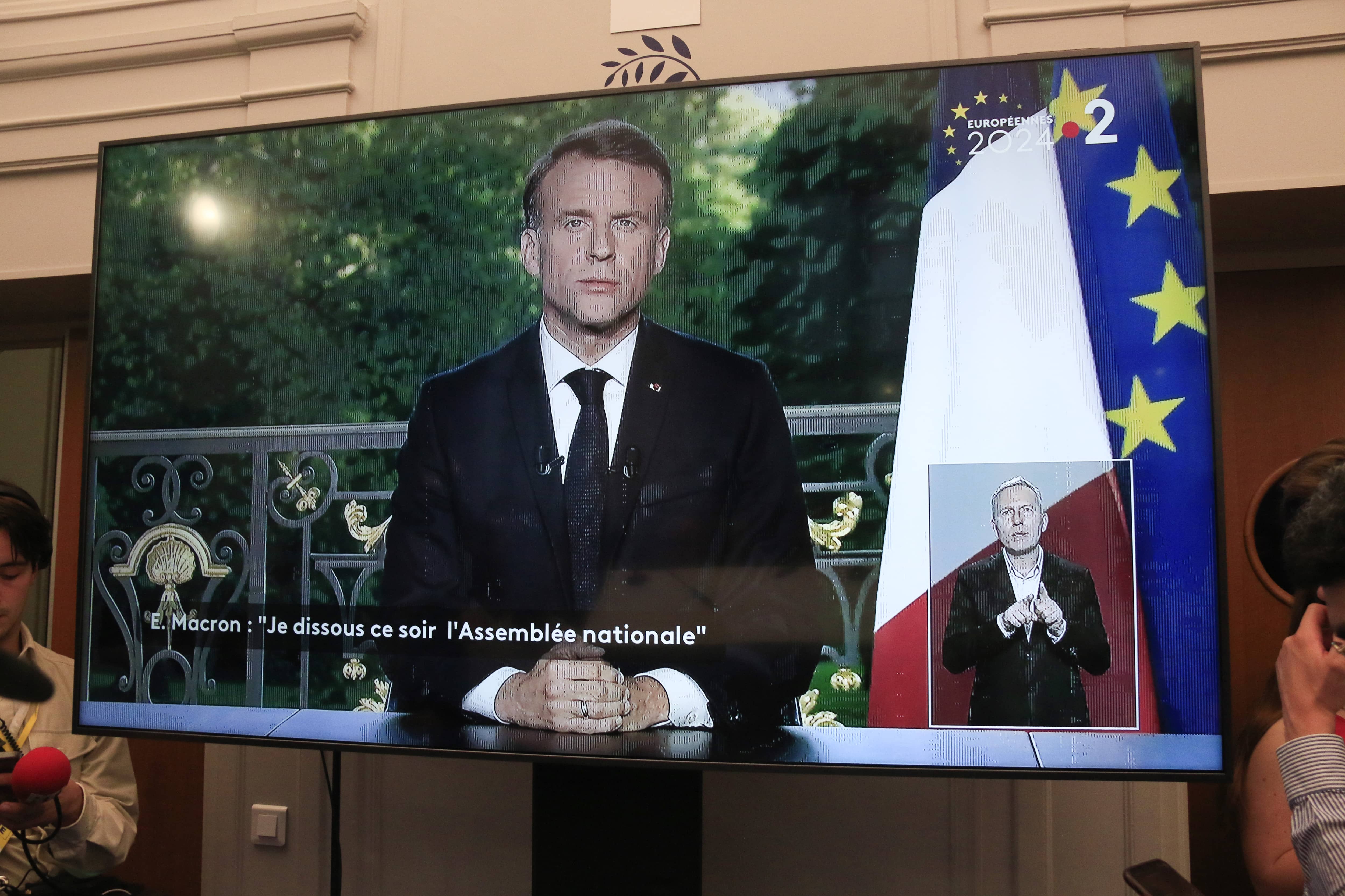 Depuis la dissolution, la France navigue dans un épais brouillard