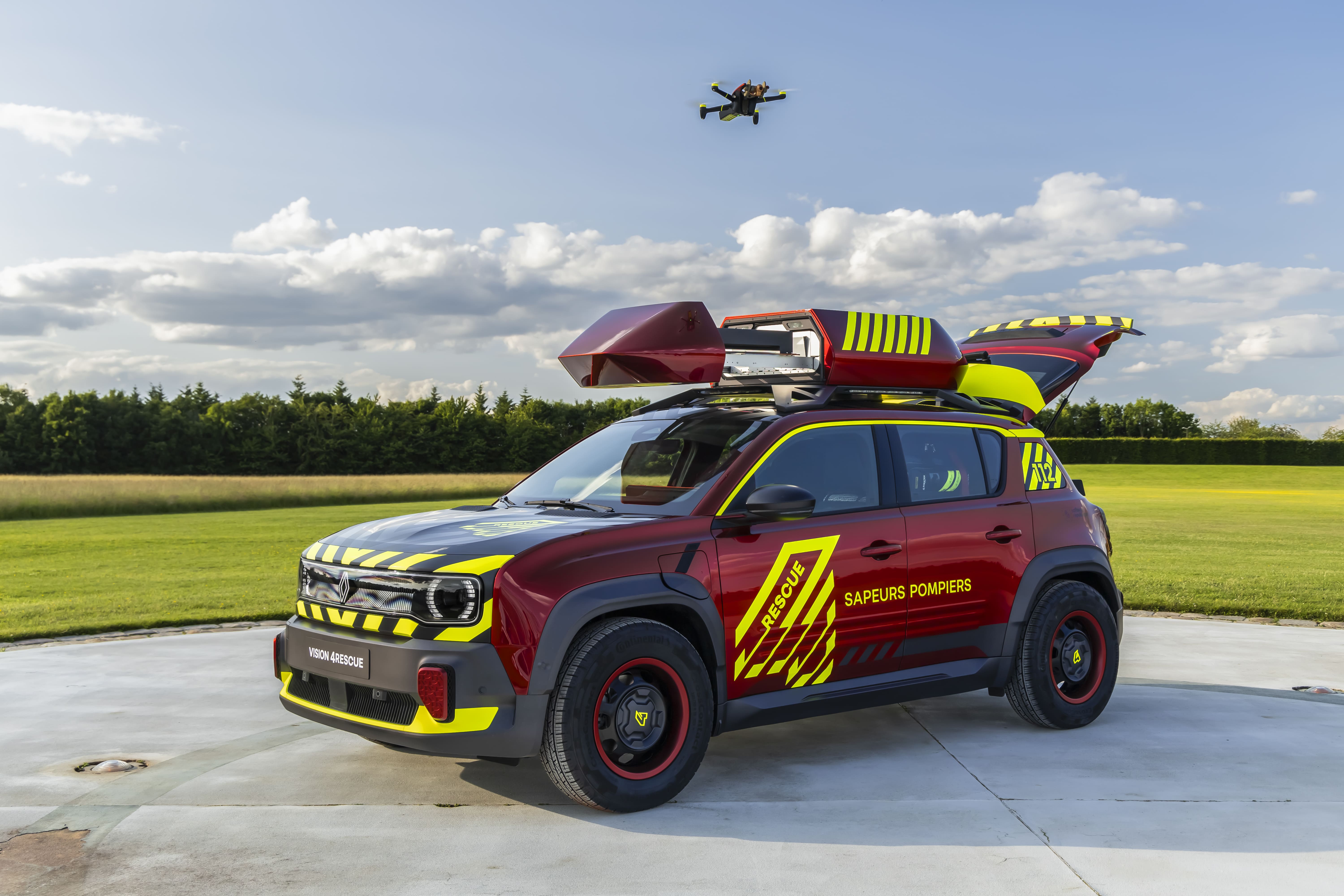 Cette Renault 4 embarque un drone, de l'IA et la 5G pour sauver des vies